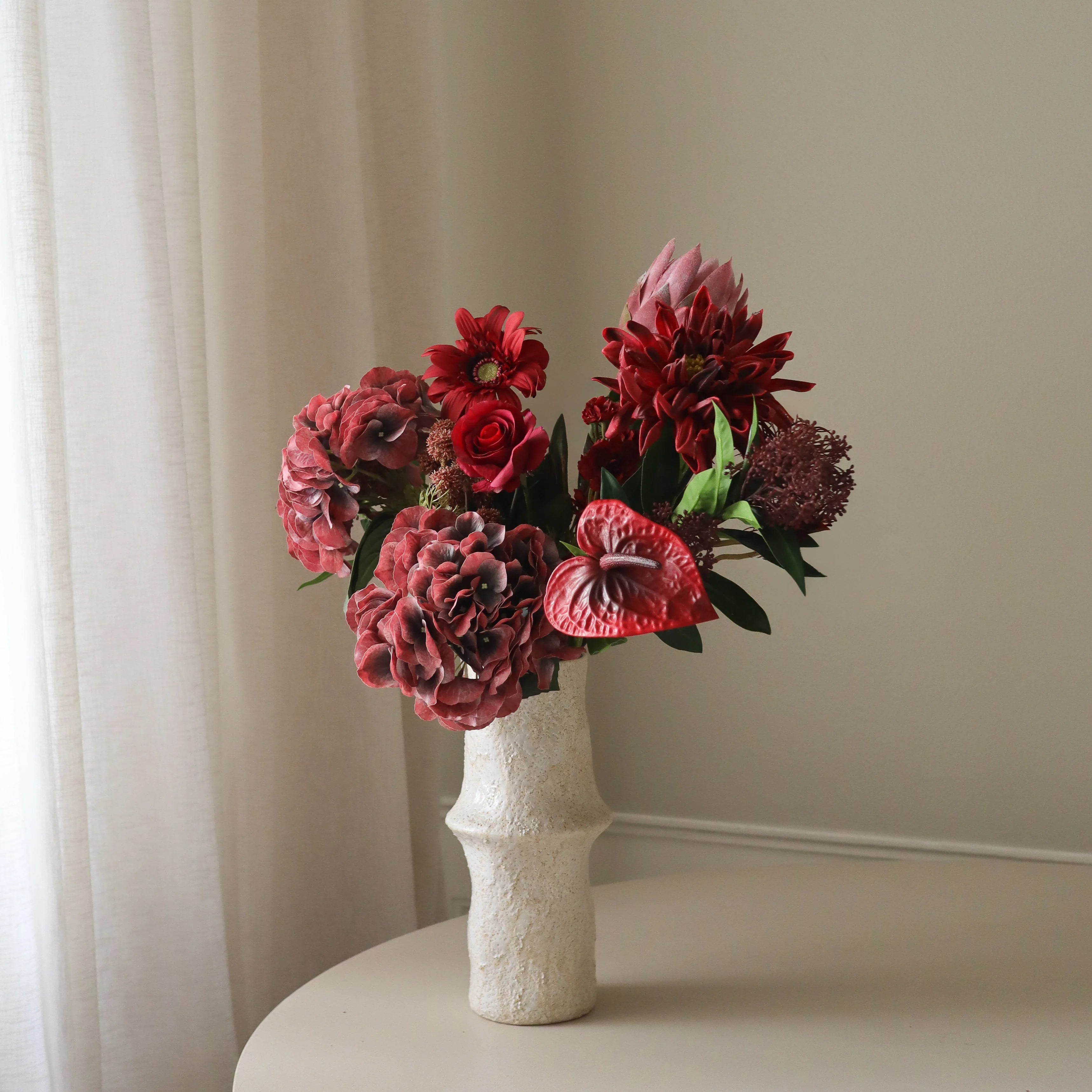 Quiet Abundance — kunstbloemen boeket van Botane, detailfoto 2