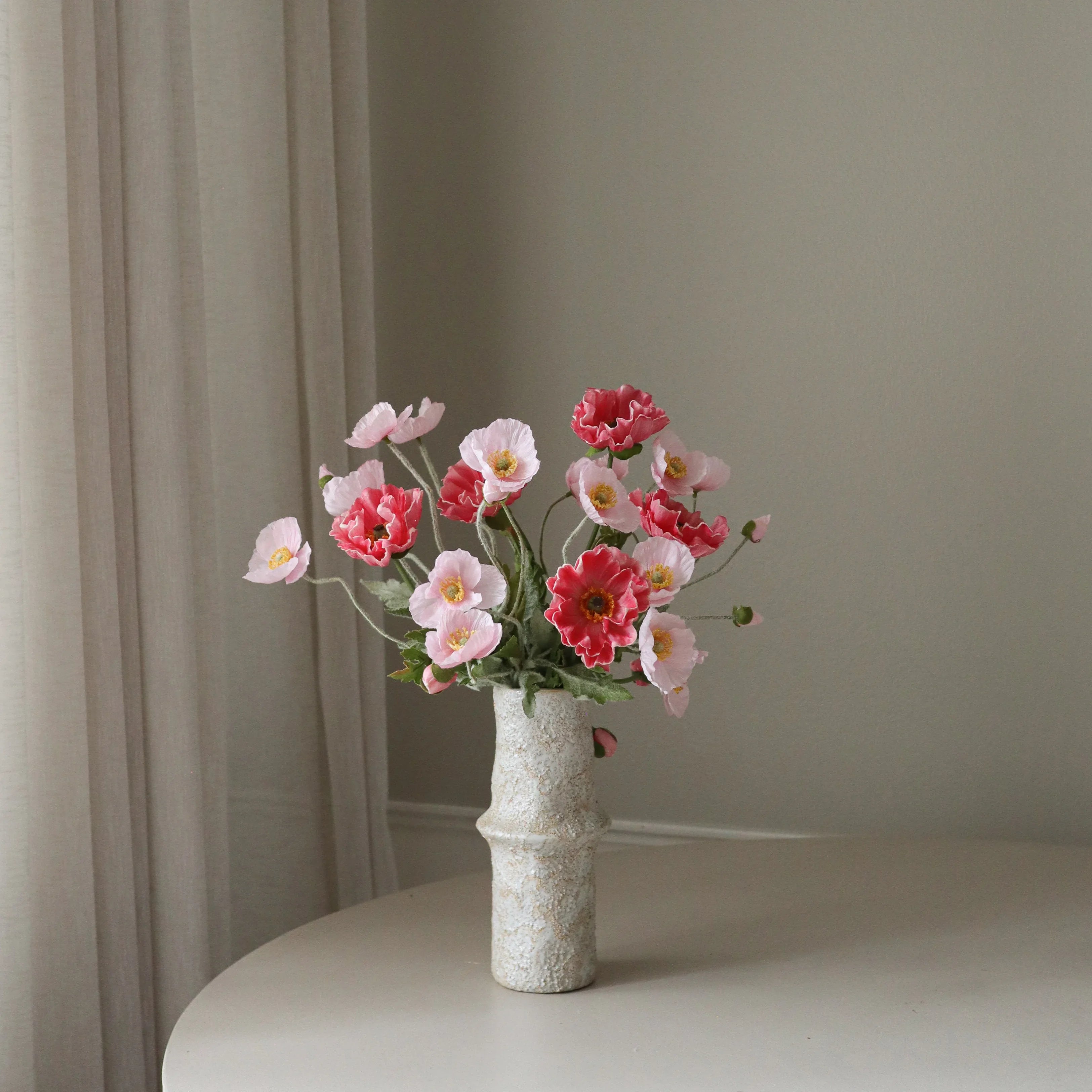 Pink Balance met vaas