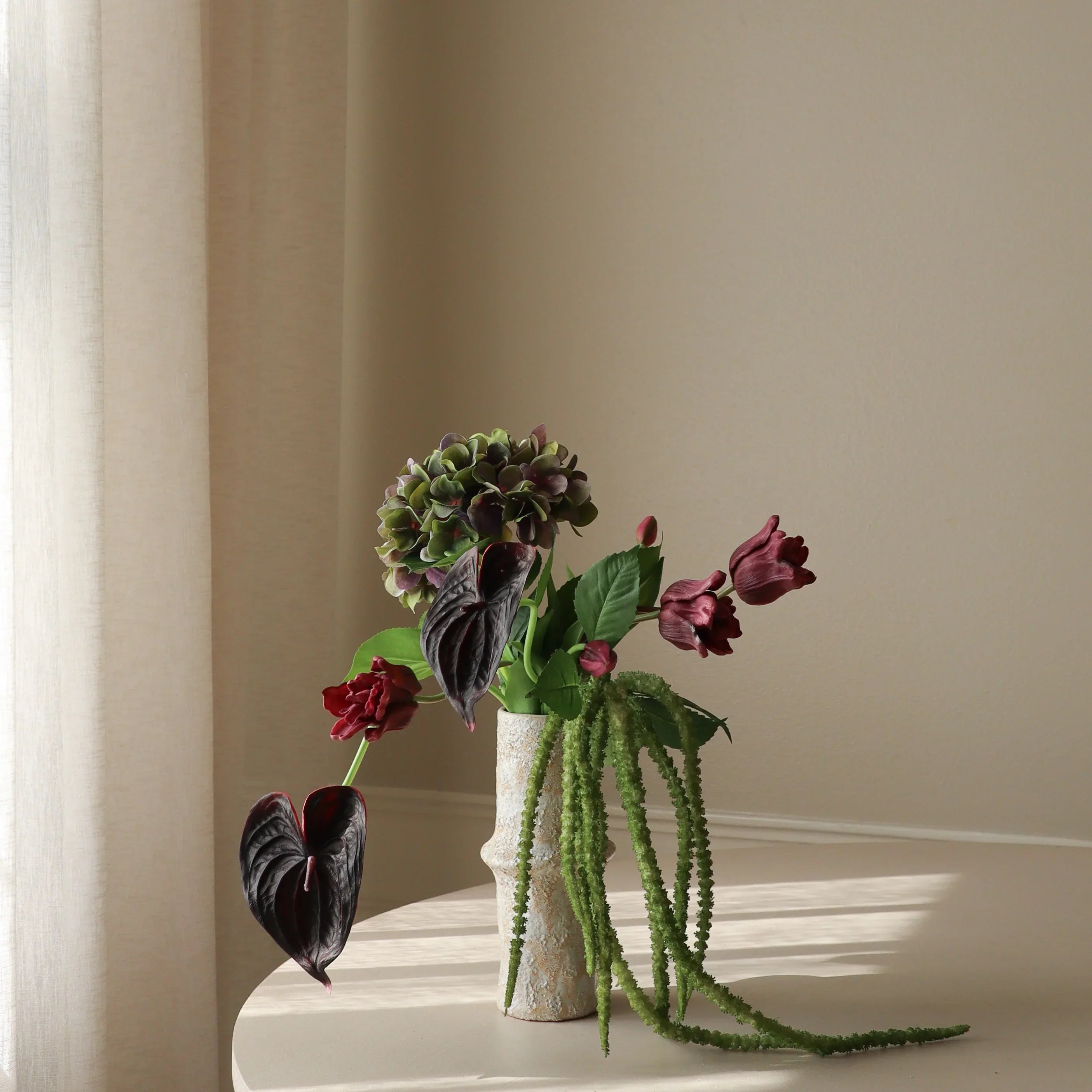 Velvet Shadow — kunstbloemen boeket van Botane