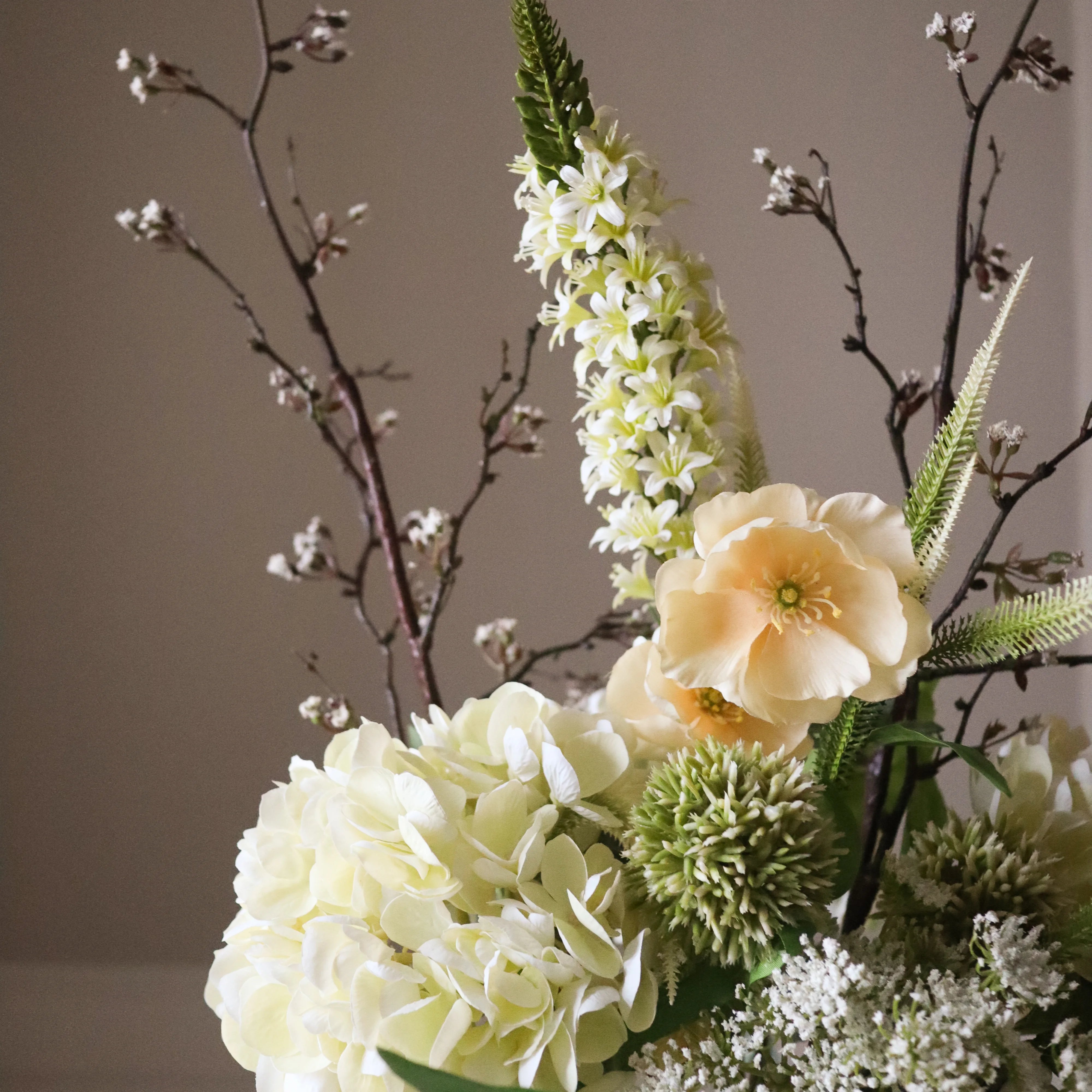 Ivory Cascade met vaas