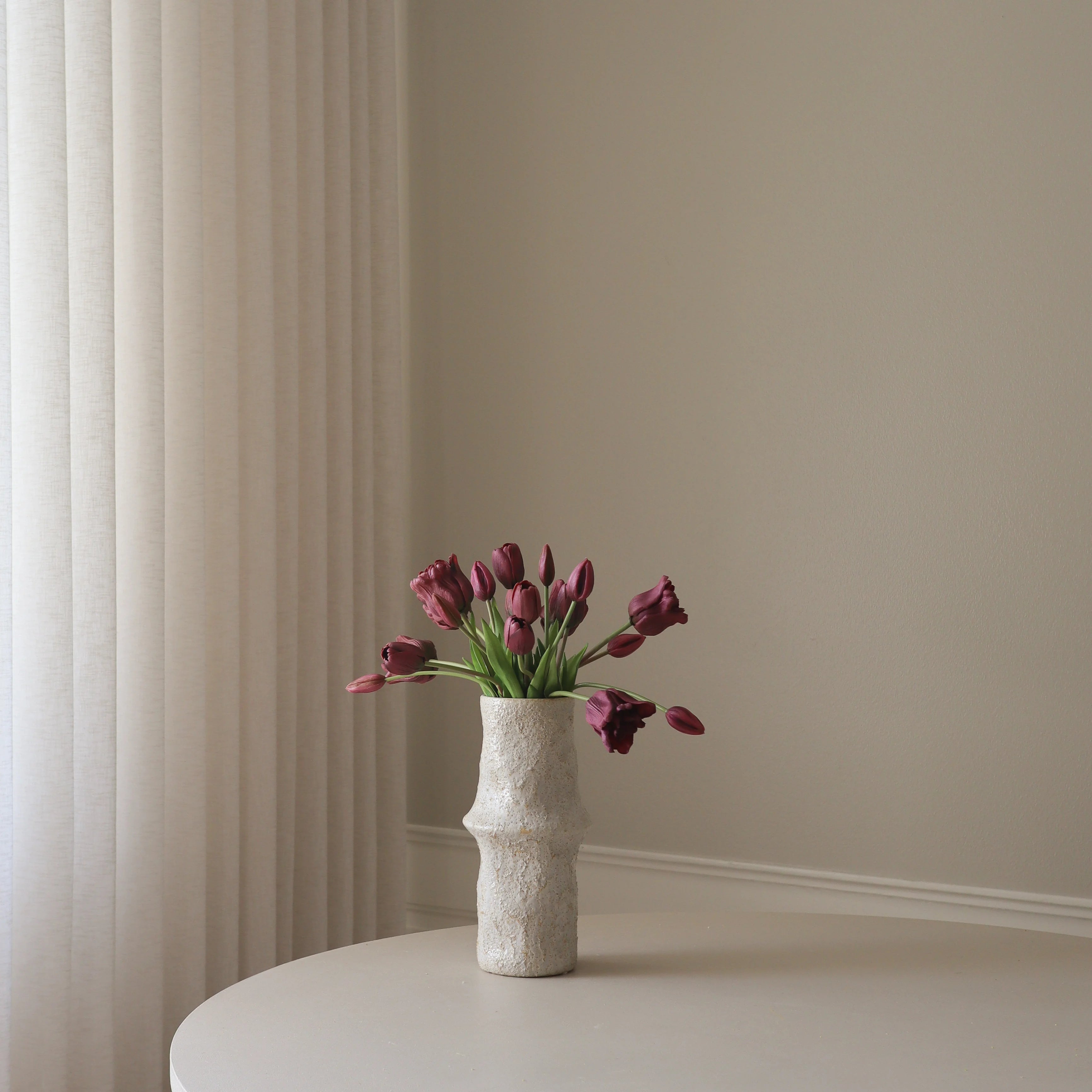 Purple Tulip Bouquet Mixed — kunstbloemen boeket van Botane, detailfoto 2