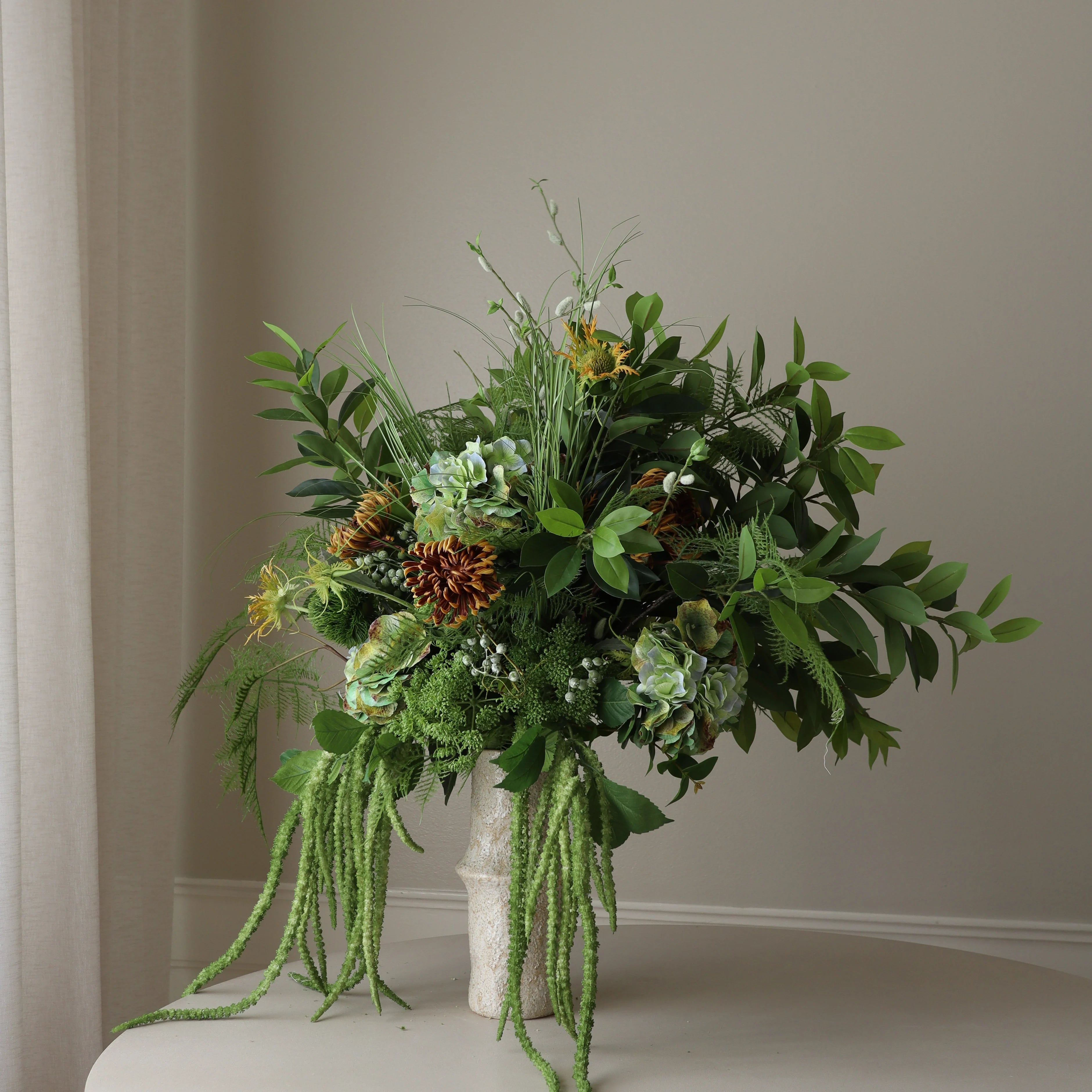 Verdant Majesty — kunstbloemen boeket van Botane, detailfoto 3