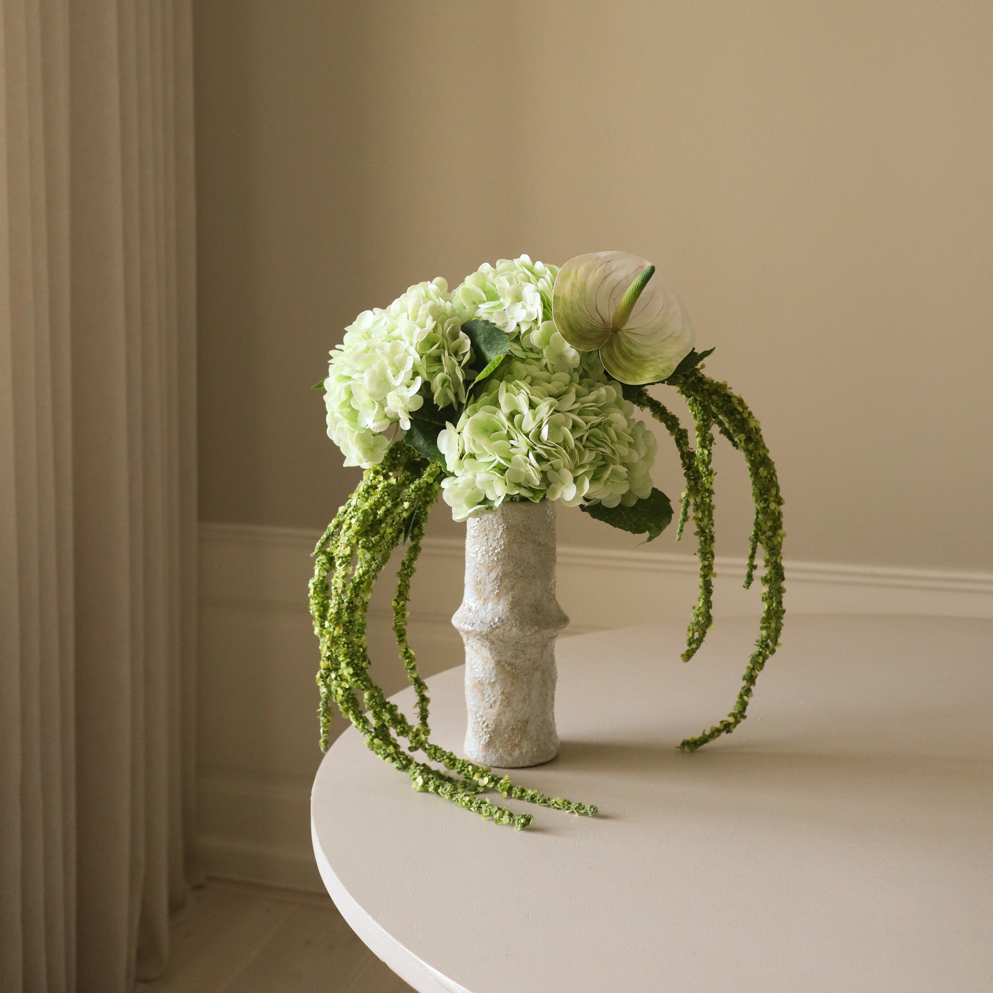 Dewdrop Symphony — kunstbloemen boeket van Botane, detailfoto 2