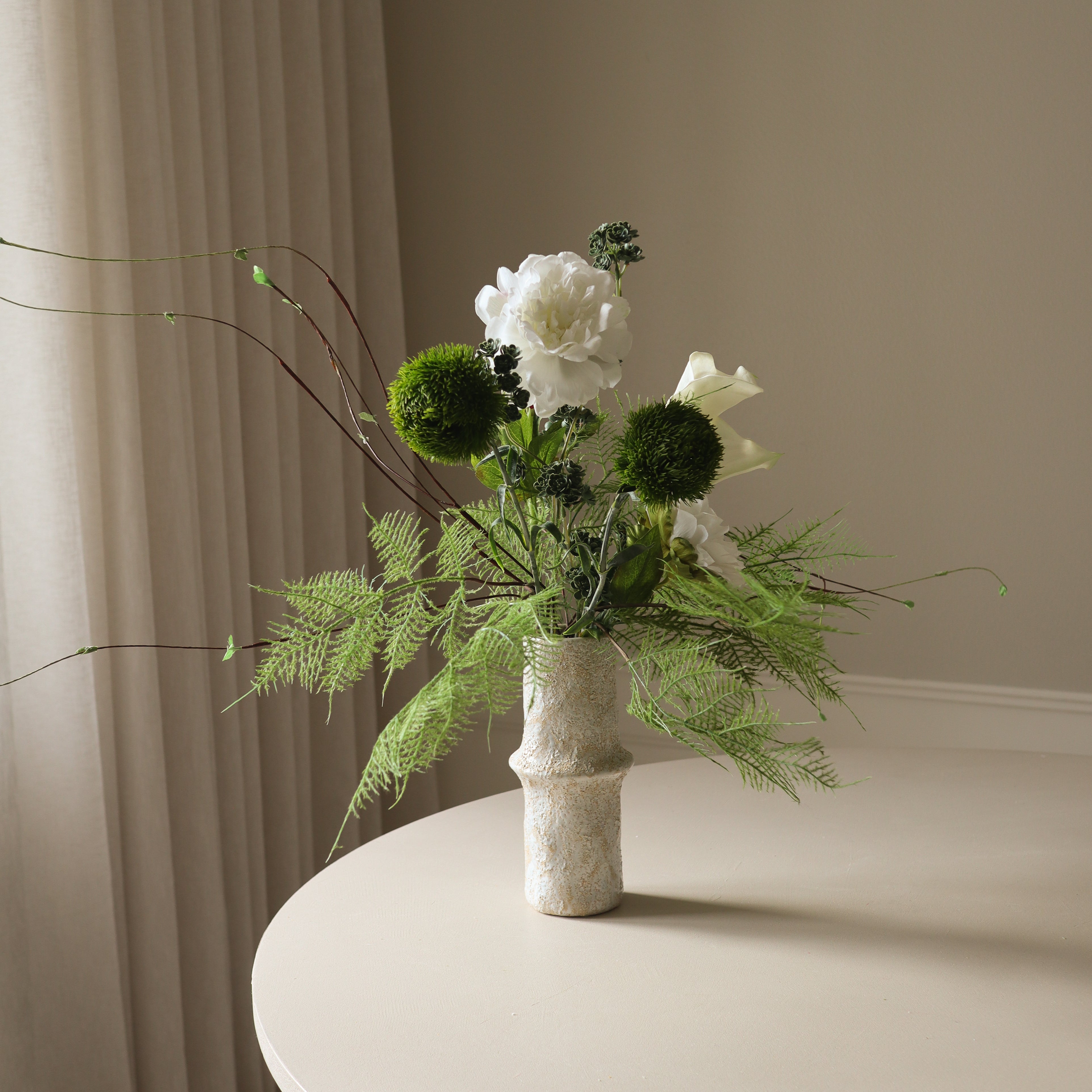 Botanical Whisper — kunstbloemen boeket van Botane, detailfoto 2