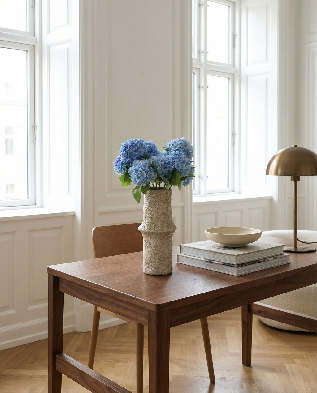 Blue Mini Snowball Hydrangea Bouquet — kunstbloemen boeket van Botane, detailfoto 4