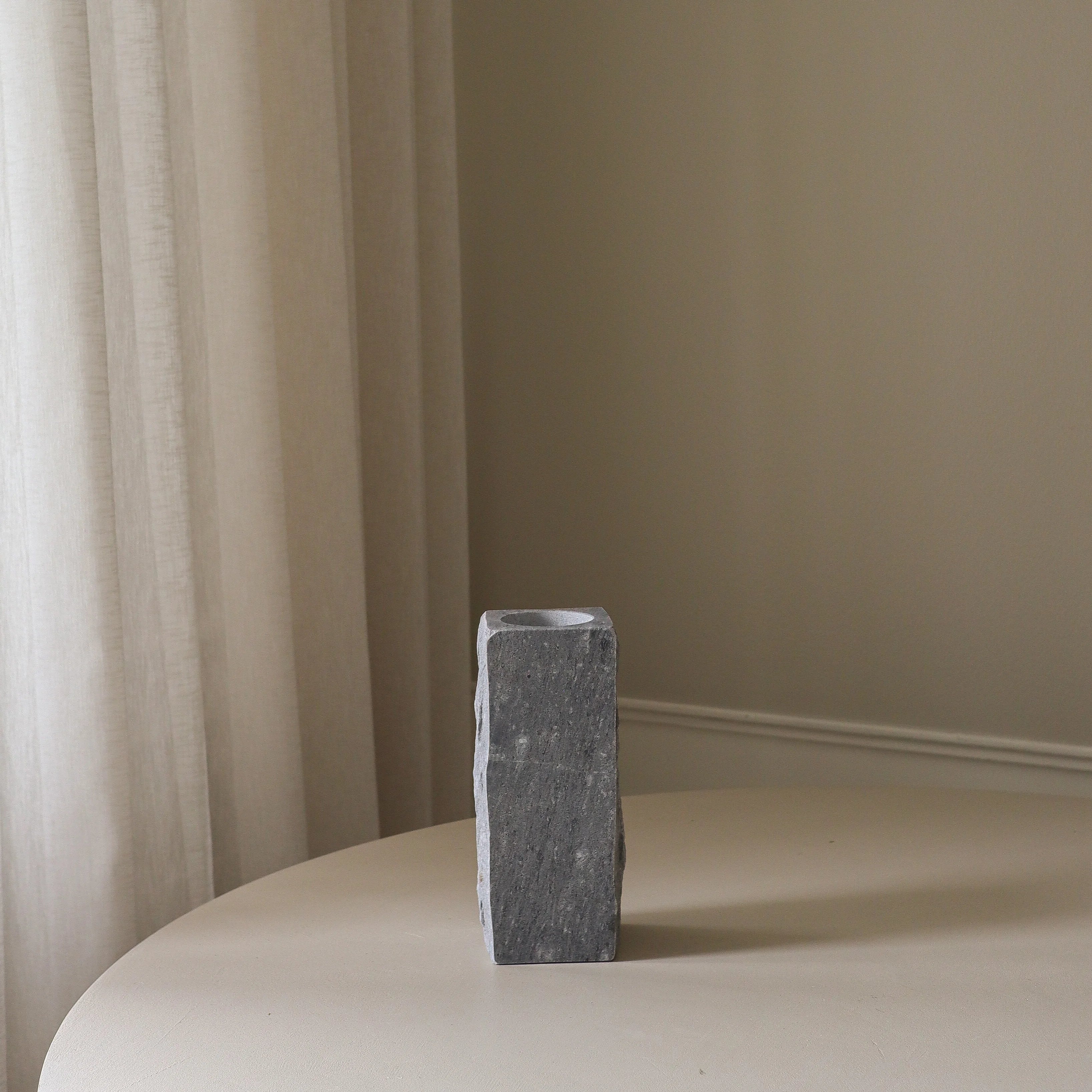 Small Cartier Grey Edge Vase - Premium design vaas van Botane