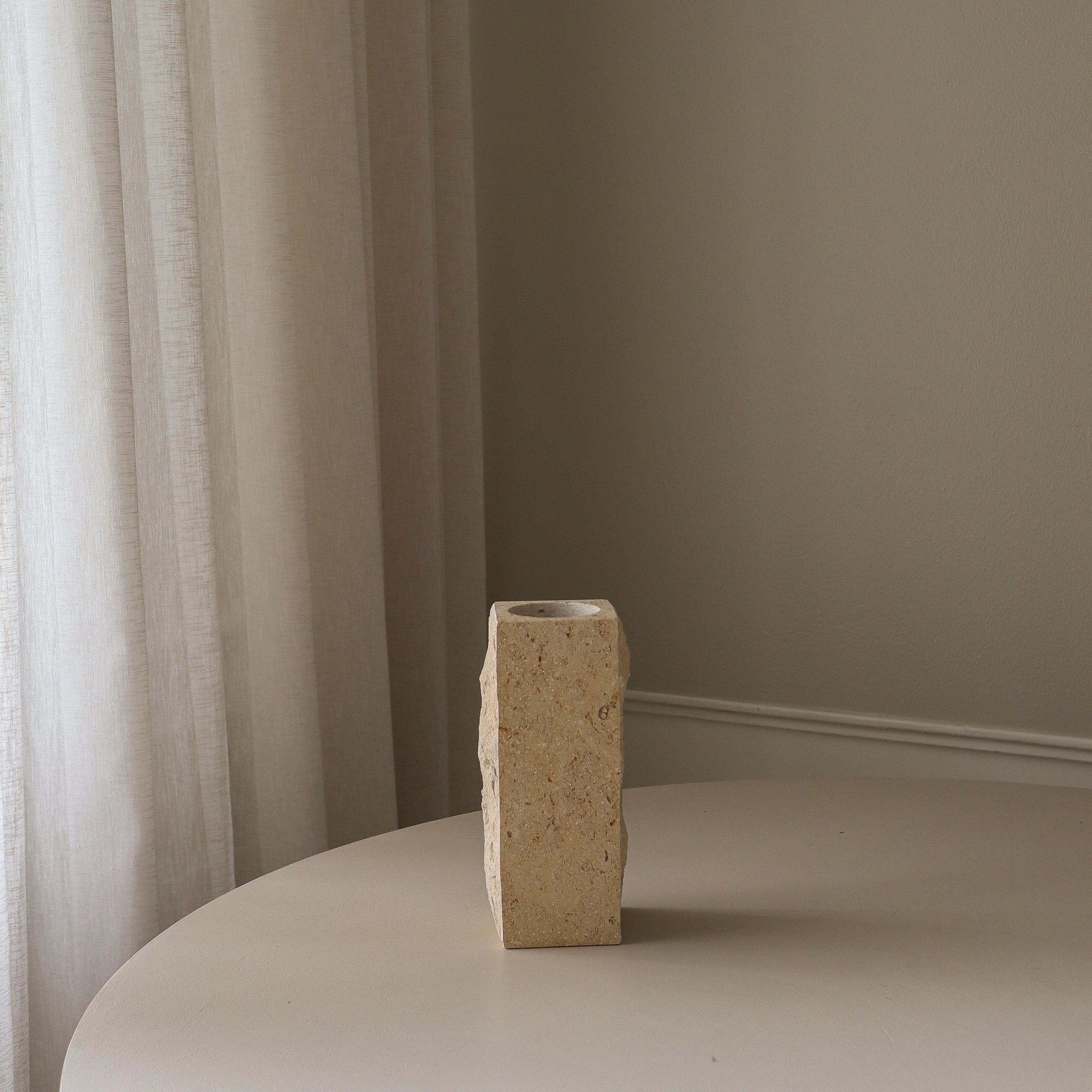 Small Limestone Edge Vase - Premium design vaas van Botane