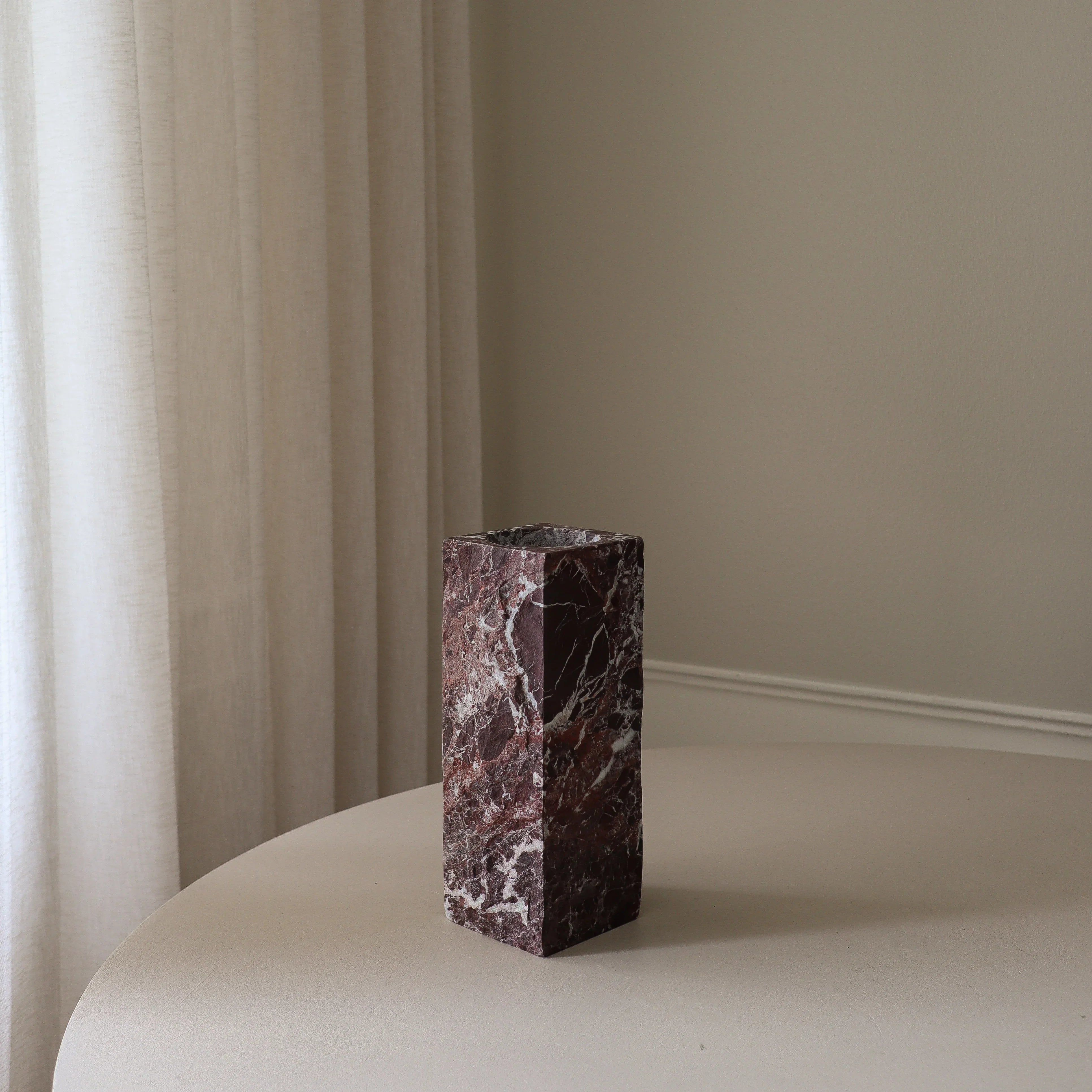 Medium Rosso Levanto Marble Edge Vase - design vaas detailopname
