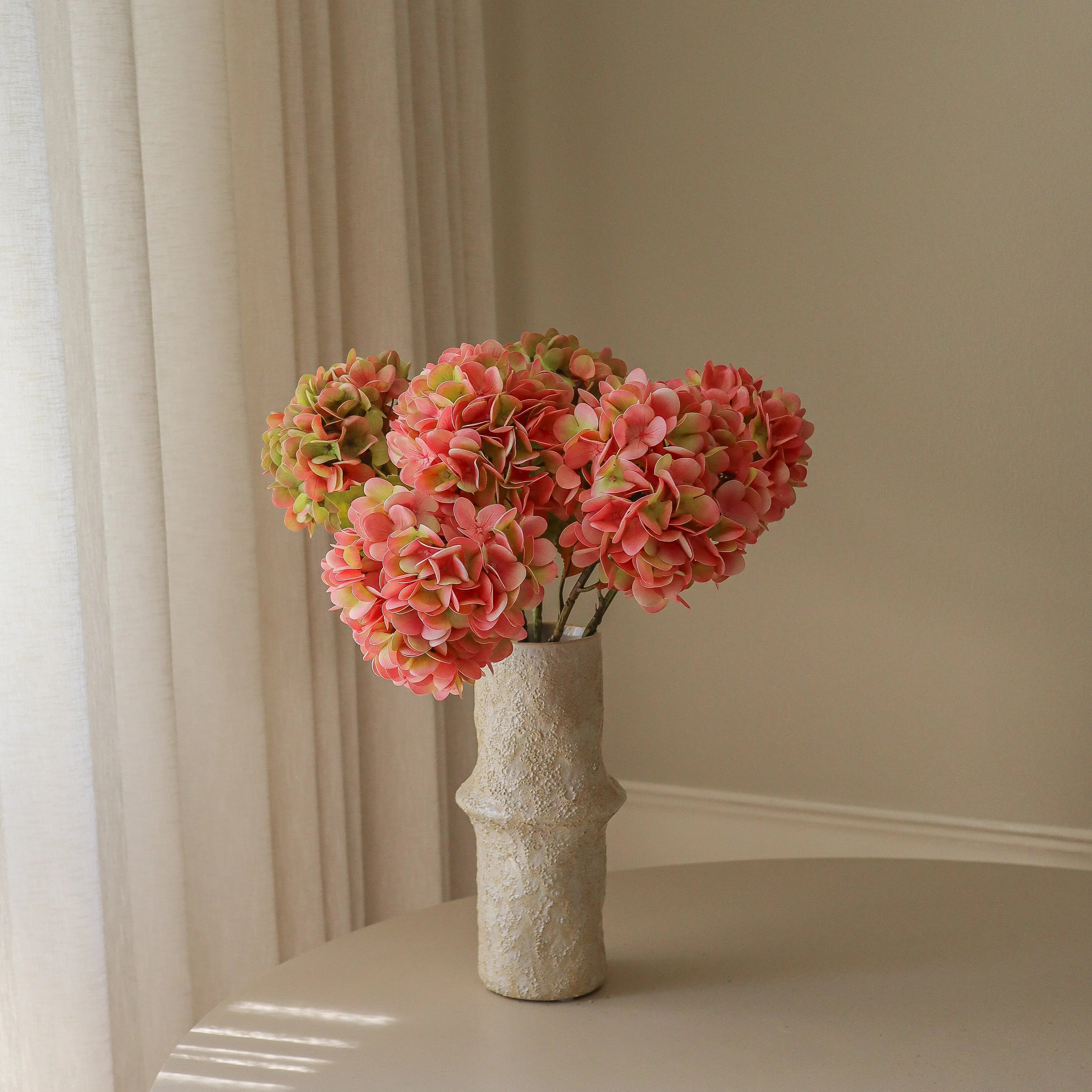 Soft Pink Hydrangea Bouquet - kunstbloemen boeket detailopname