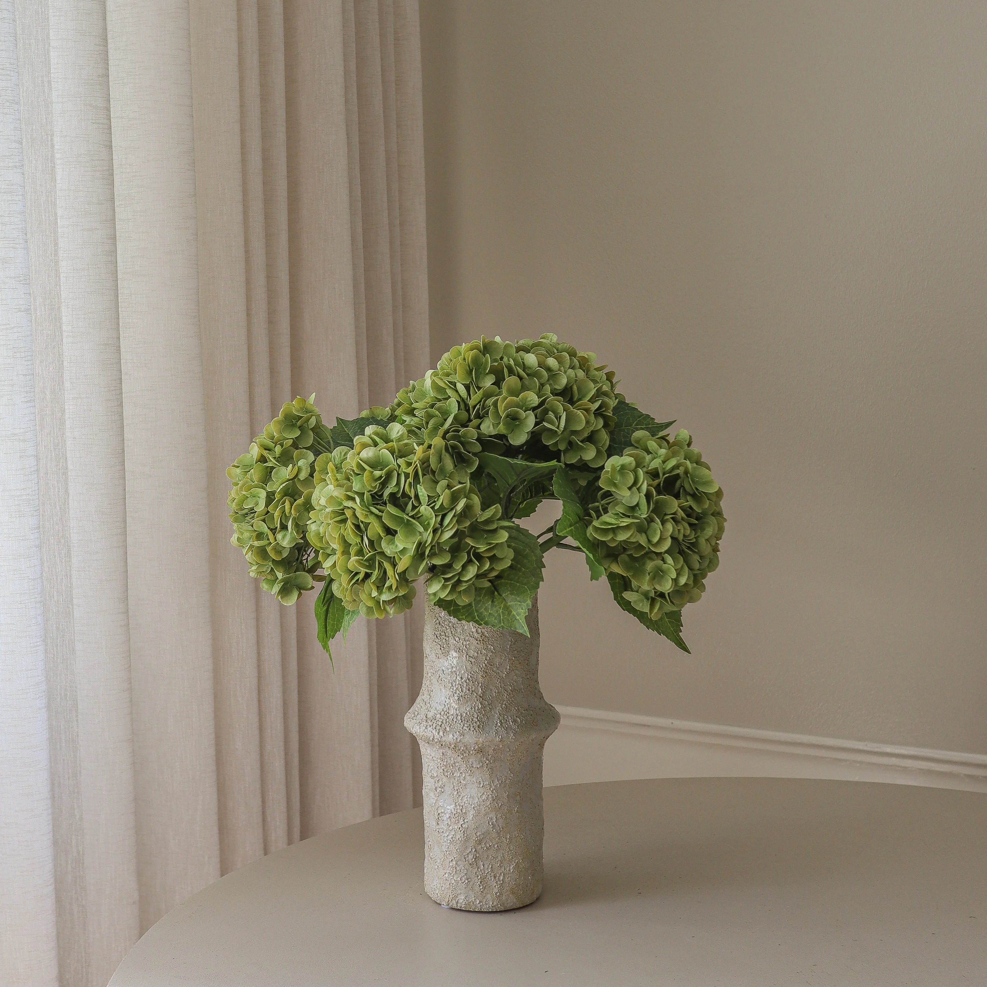 Moss Green Hydrangea Bouquet - kunstbloemen boeket detailopname