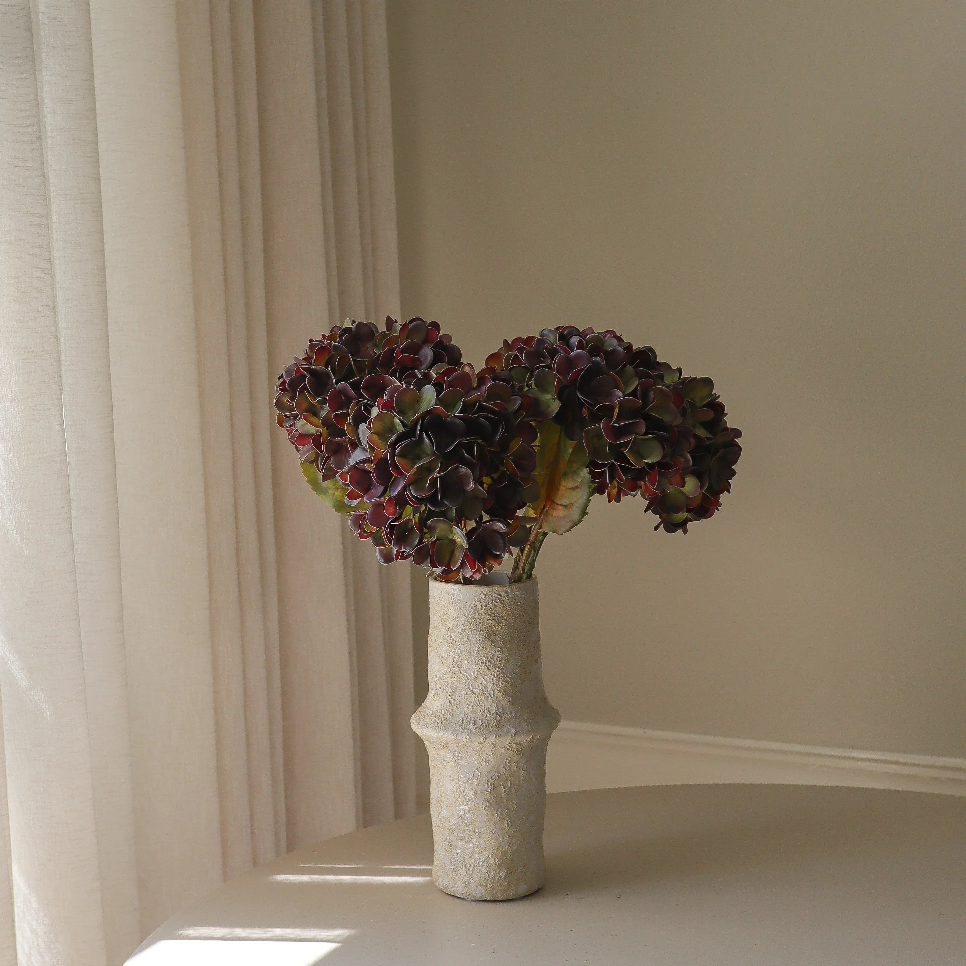Muted Purple Hydrangea Bouquet - kunstbloemen boeket detailopname