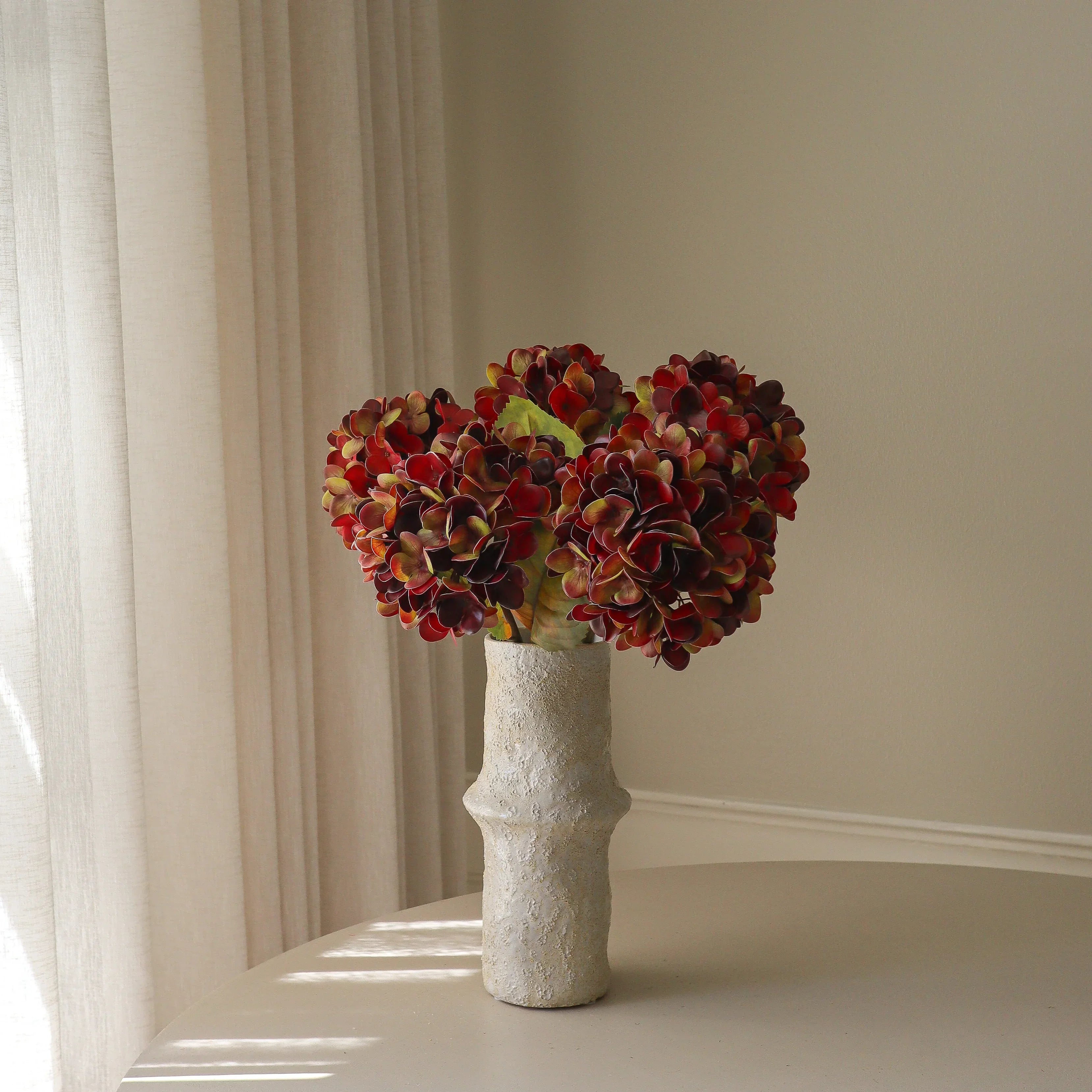 Deep Burgundy Hydrangea Bouquet Met Large Earth