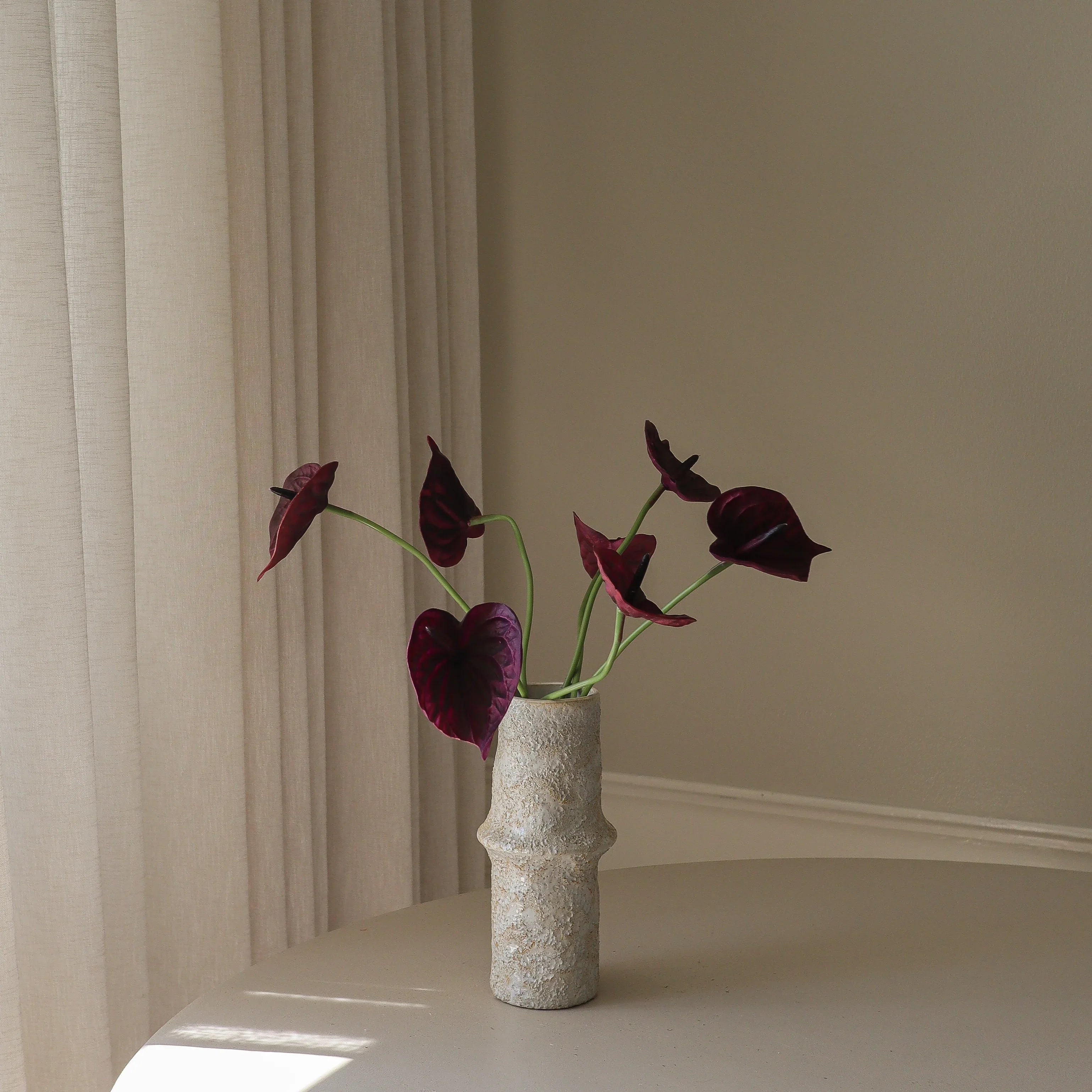 Purple Anthurium Bouquet - kunstbloemen boeket detailopname