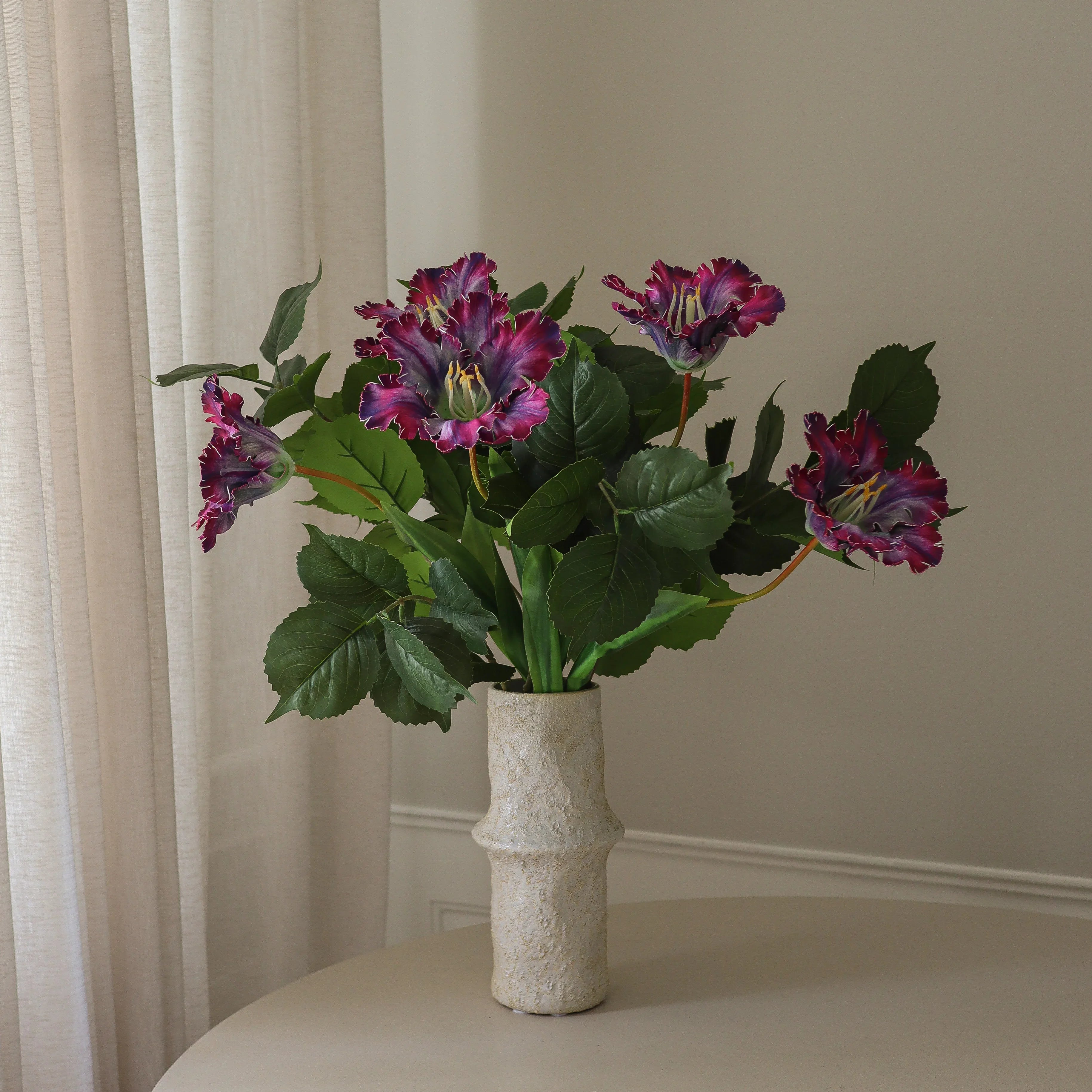 Plum Velvet Bouquet - kunstbloemen boeket detailopname