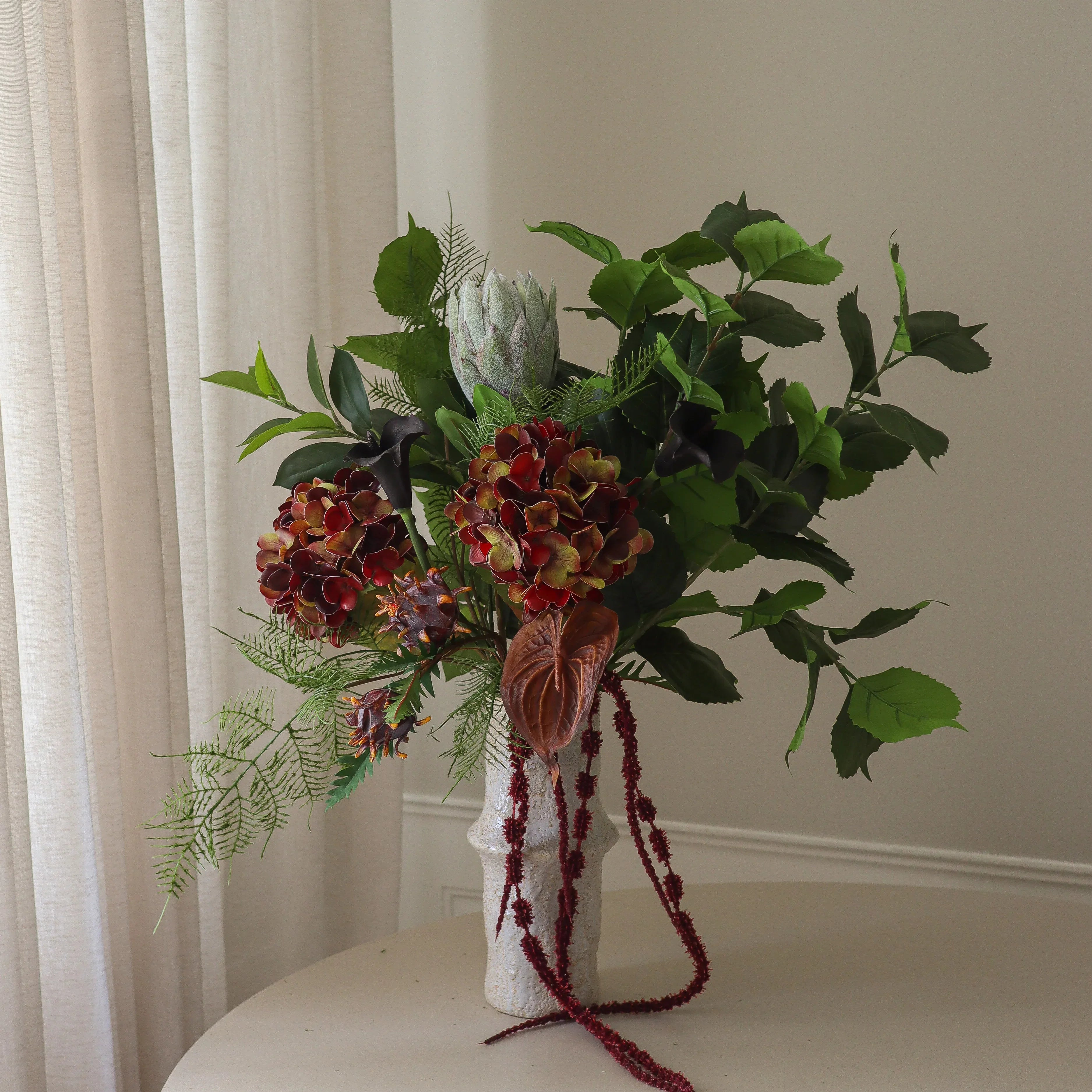 Noir Botanica Bouquet Met Large Earth