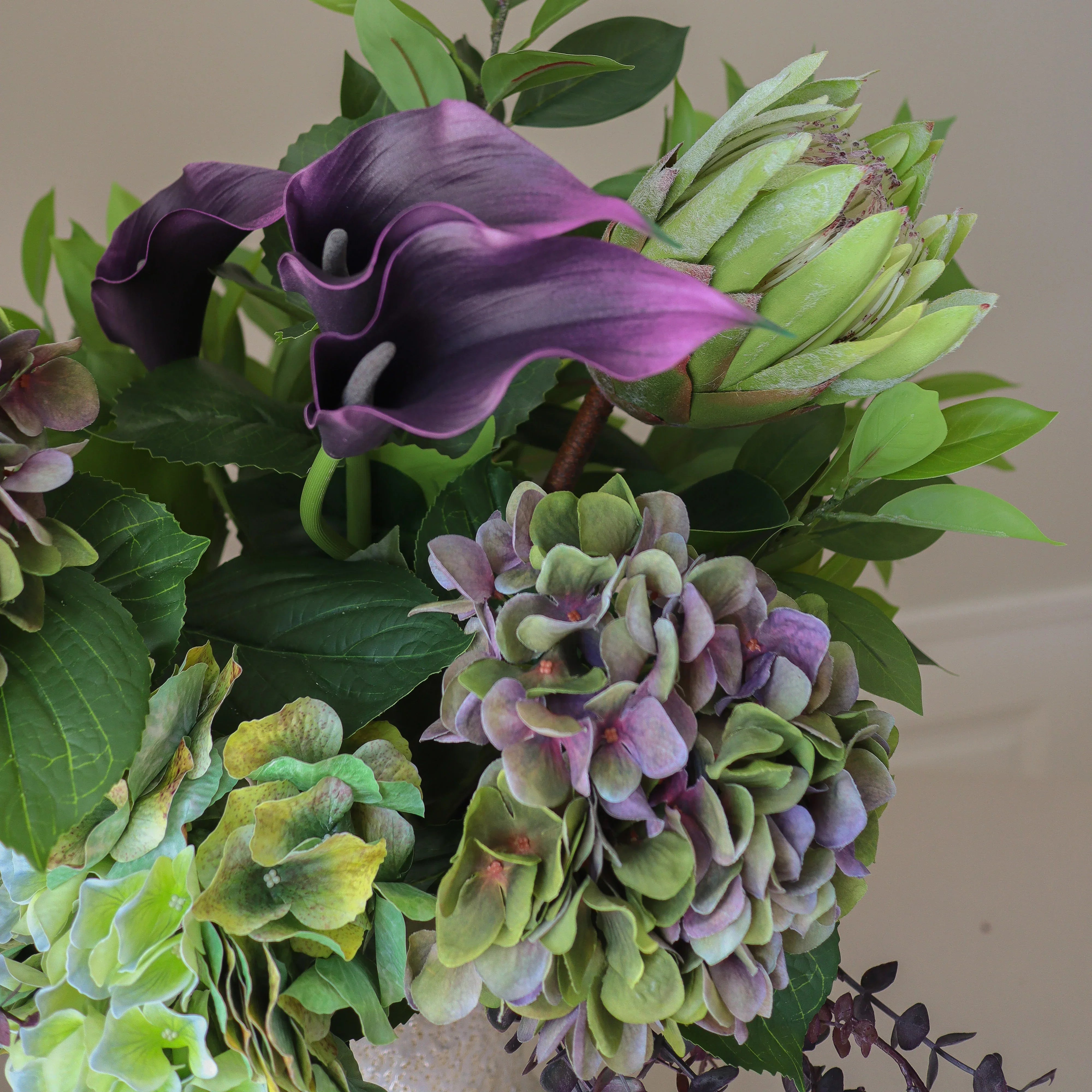 Aubergine Bloom Bouquet Met Large Earth