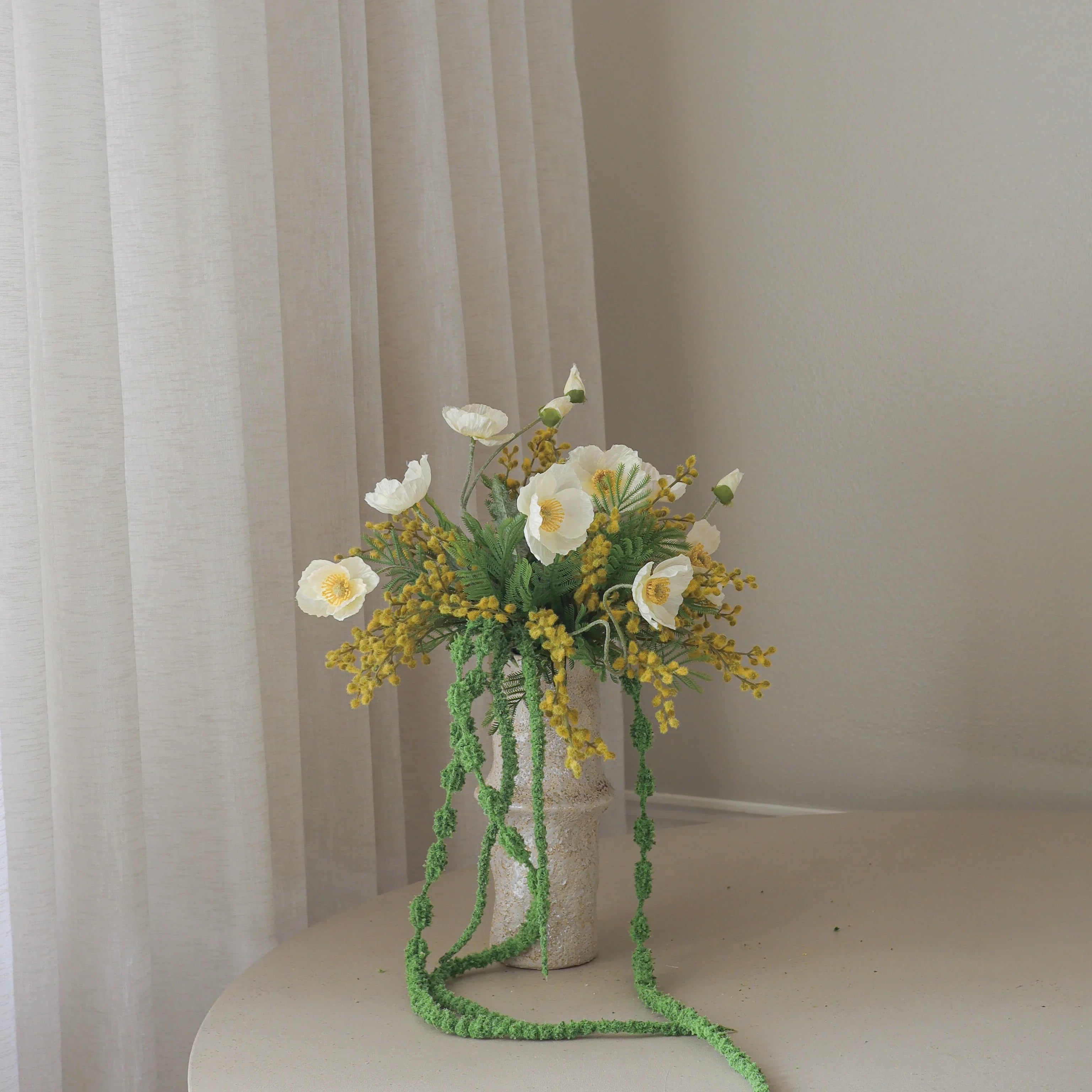 Cosmos Bloom - kunstbloemen boeket in interieur setting