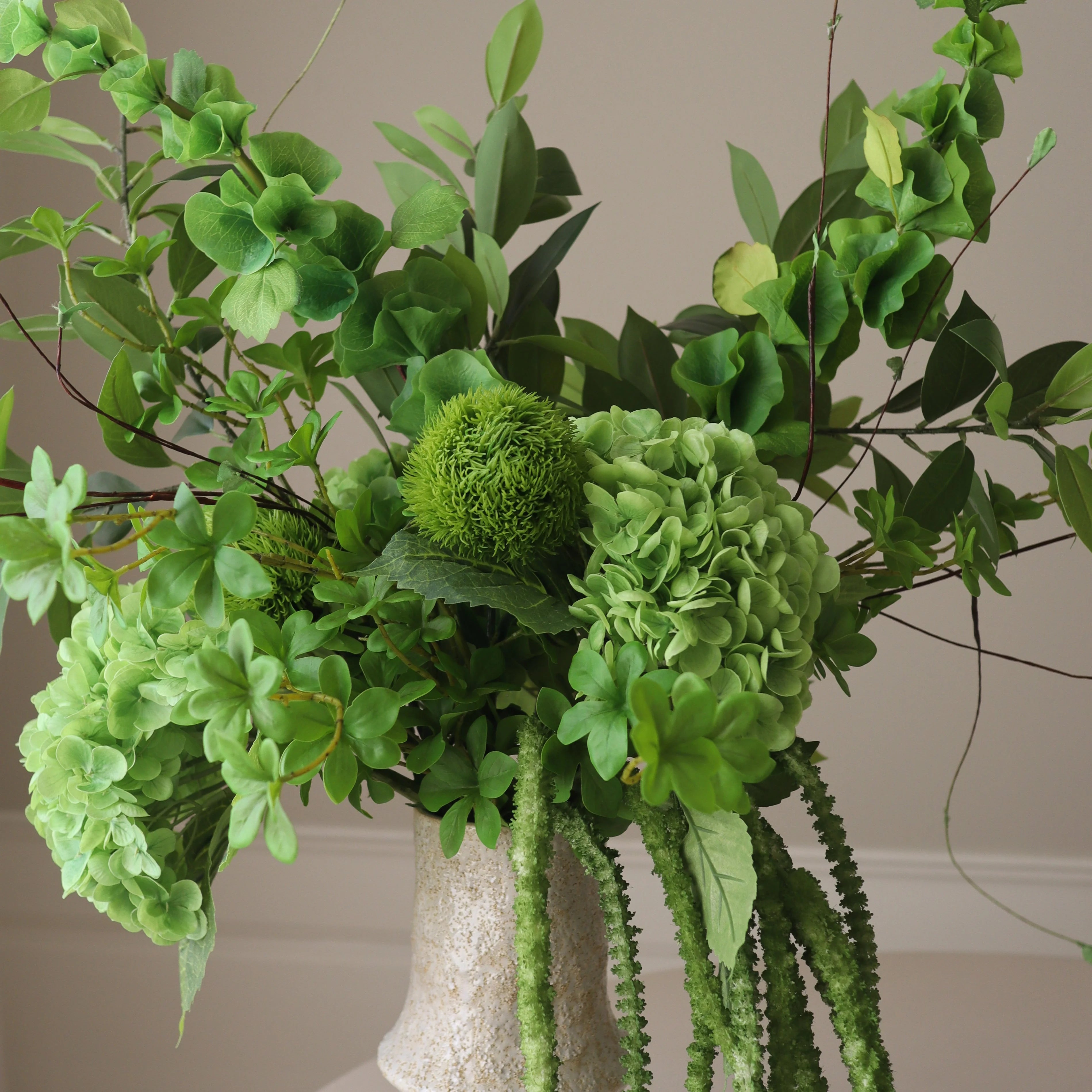 Verdant Muse — kunstbloemen boeket van Botane, detailfoto 2