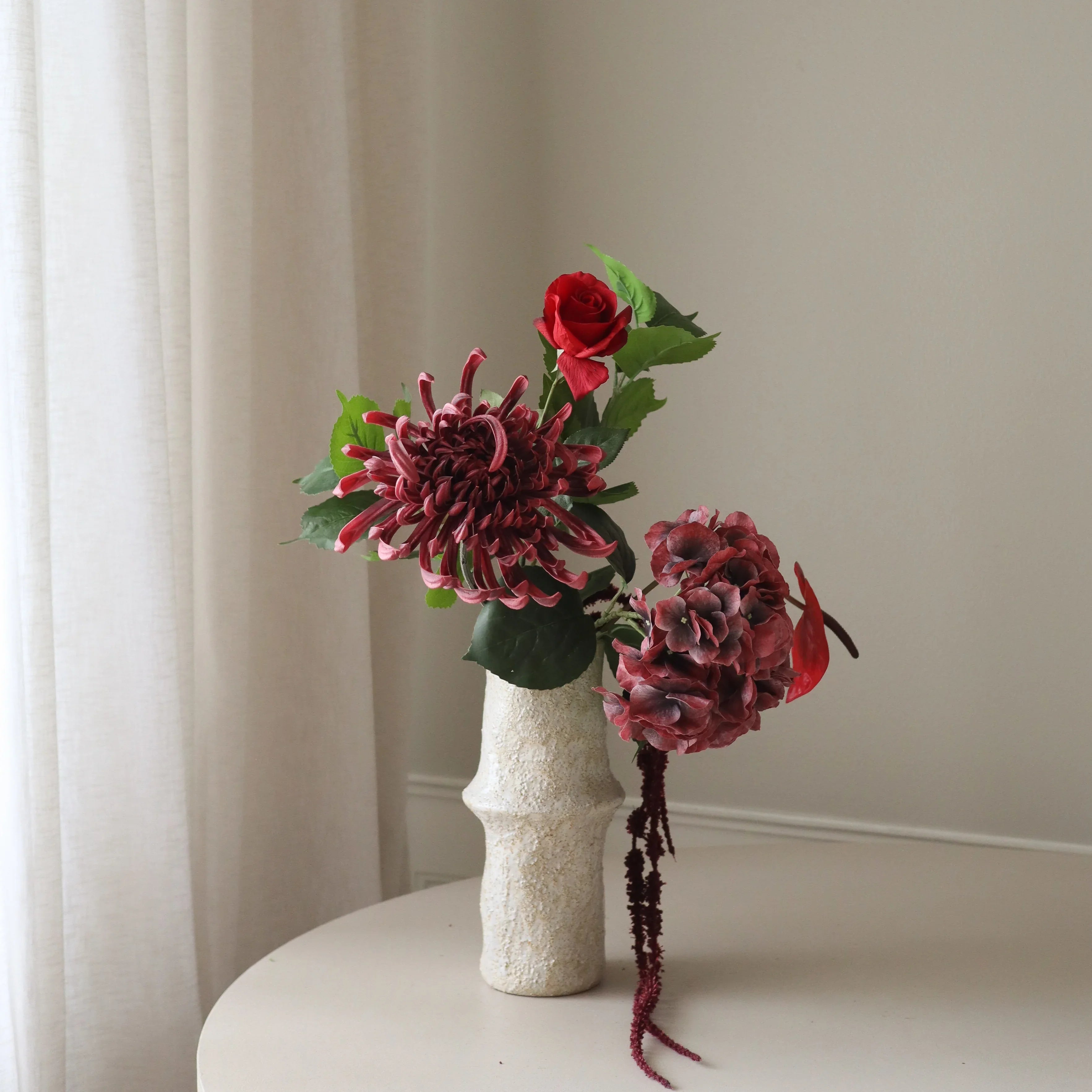 Deep Form — kunstbloemen boeket van Botane, detailfoto 3