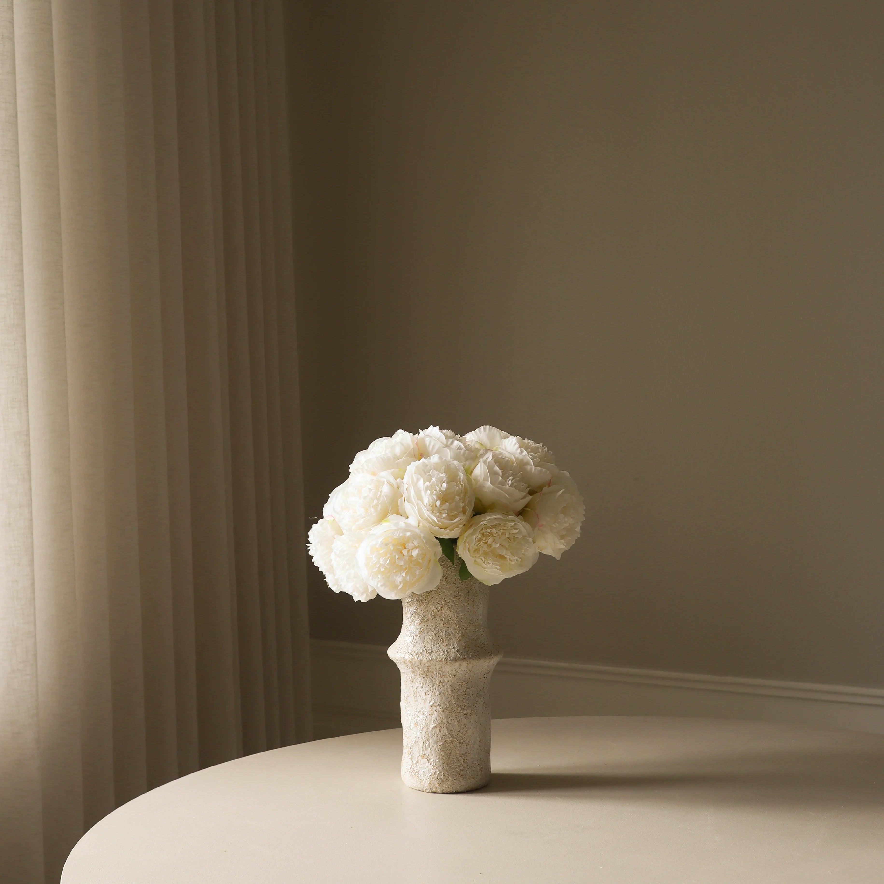 Grand Mini Peony Bouquet met vaas — kunstbloemen bundel van Botane, detailfoto 3
