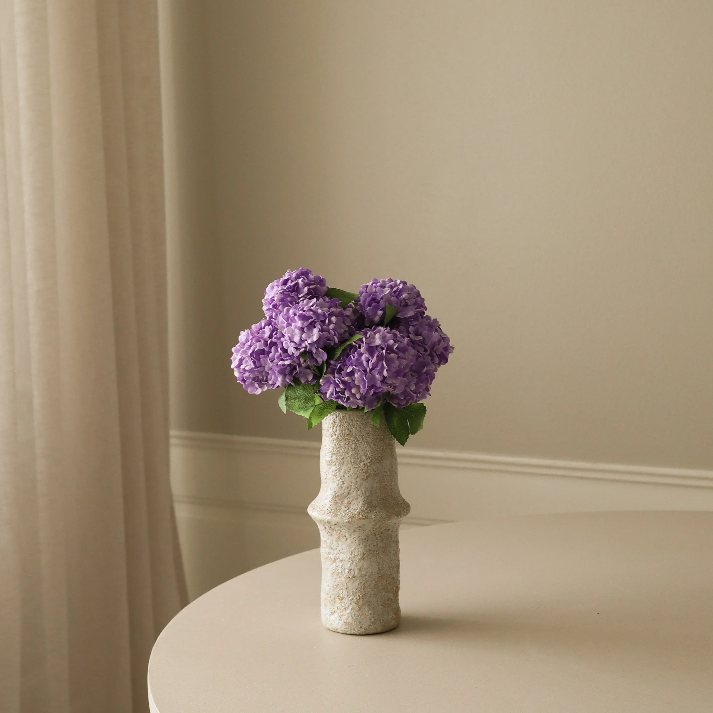 Purple Mini Snowball Hydrangea Bouquet — kunstbloemen boeket van Botane, detailfoto 3