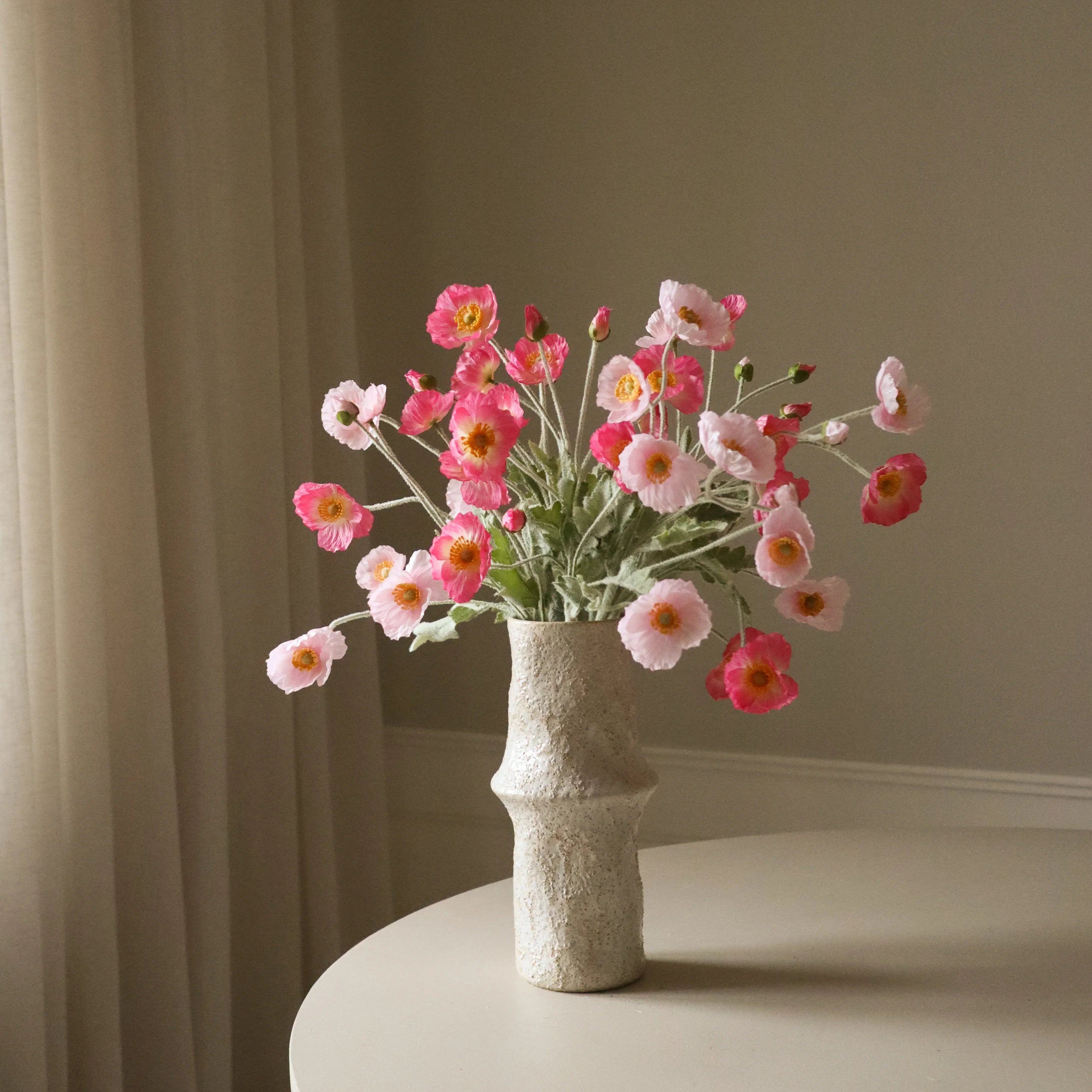 Pink Pursuit — kunstbloemen boeket van Botane, detailfoto 3