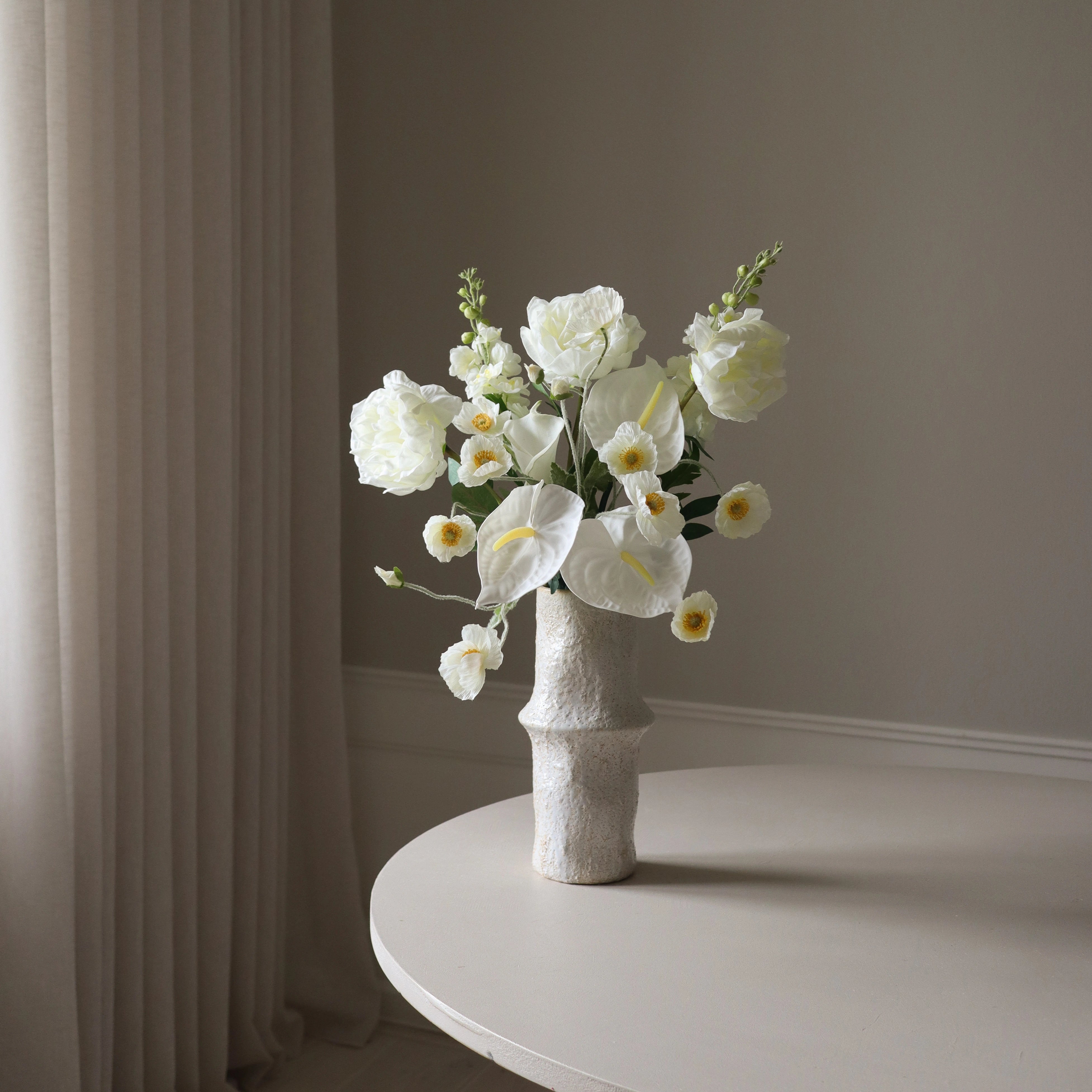 Bright White — kunstbloemen boeket van Botane