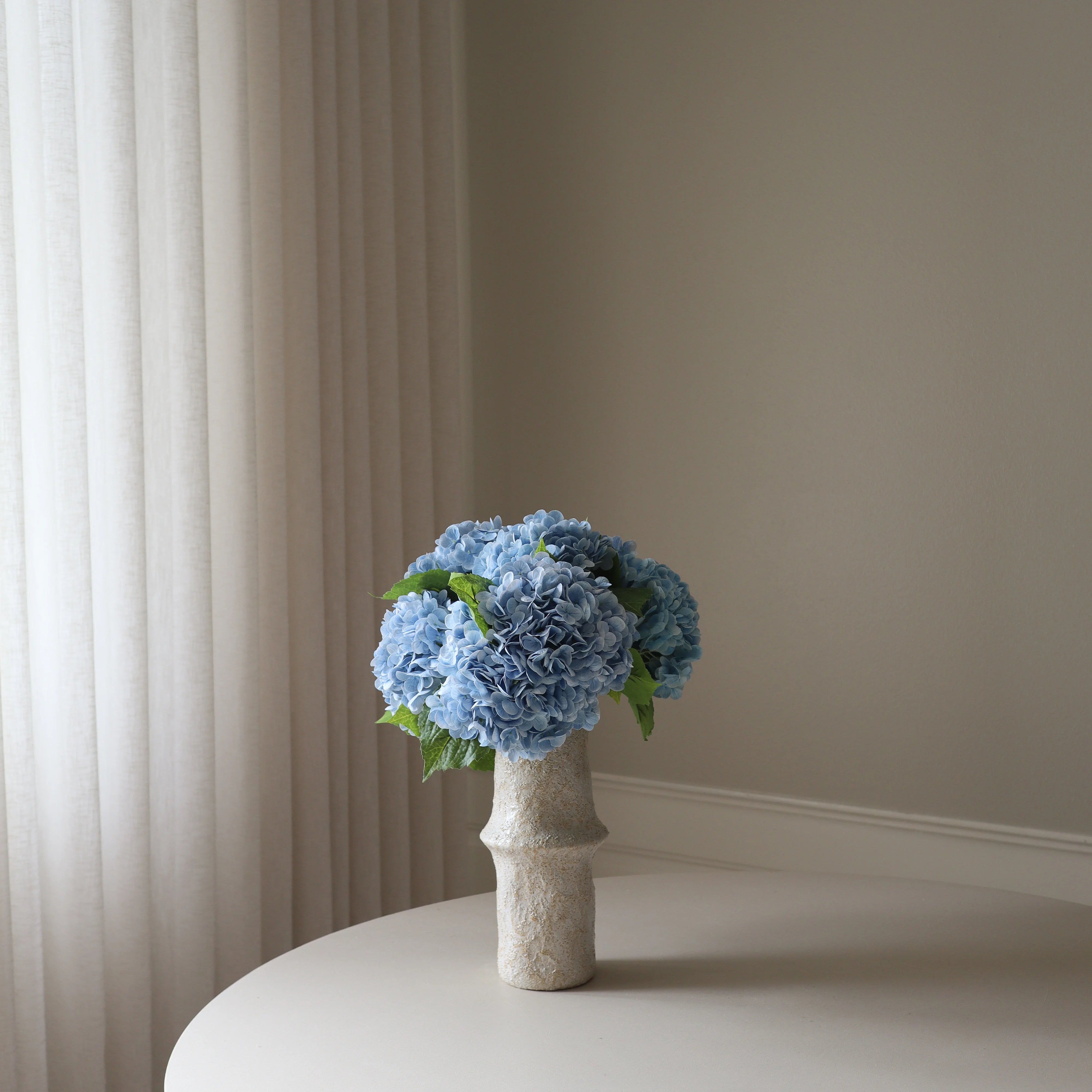 Blue Hydrangea Bouquet — kunstbloemen boeket van Botane, detailfoto 2