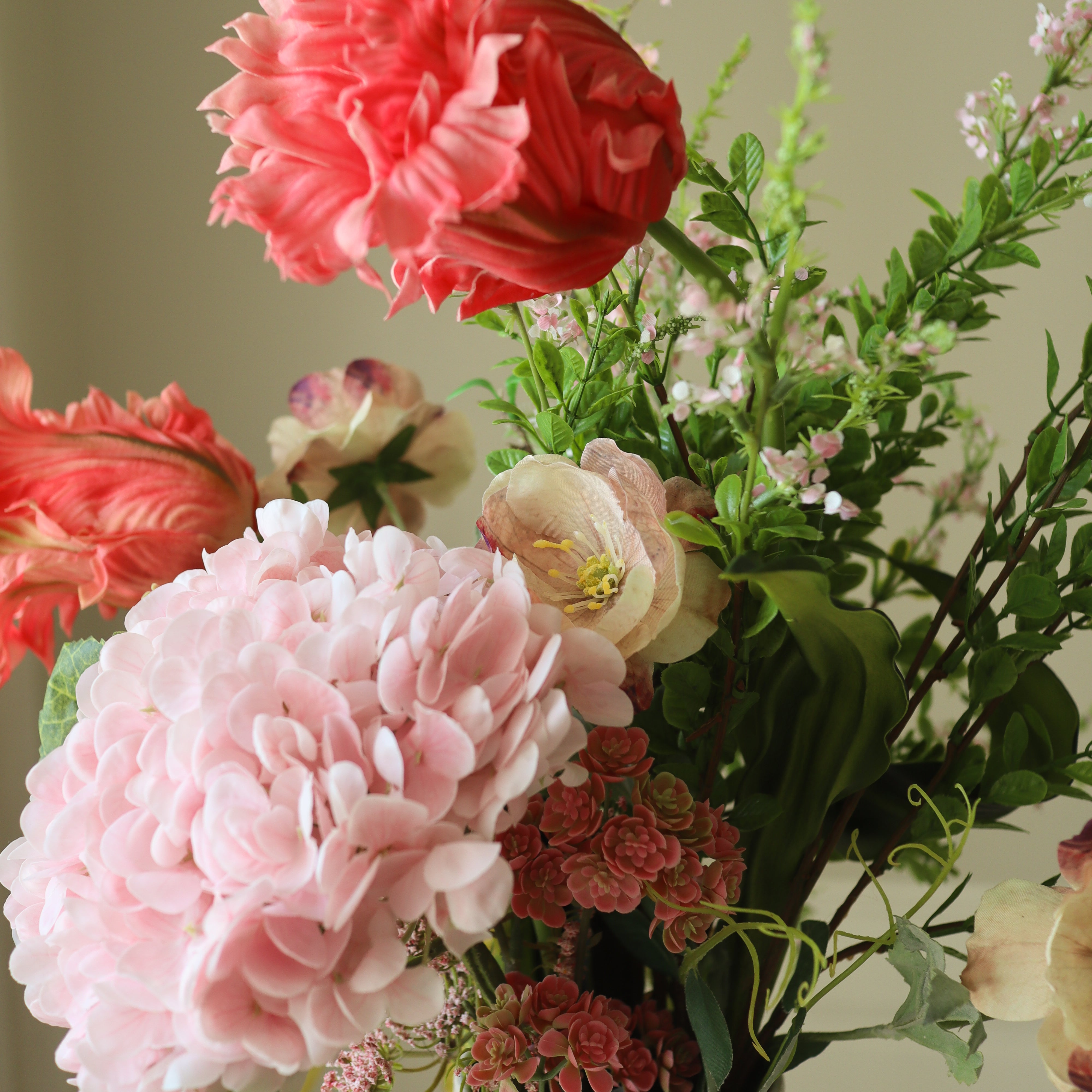 Blush Rhapsody met vaas — kunstbloemen bundel van Botane, detailfoto 3