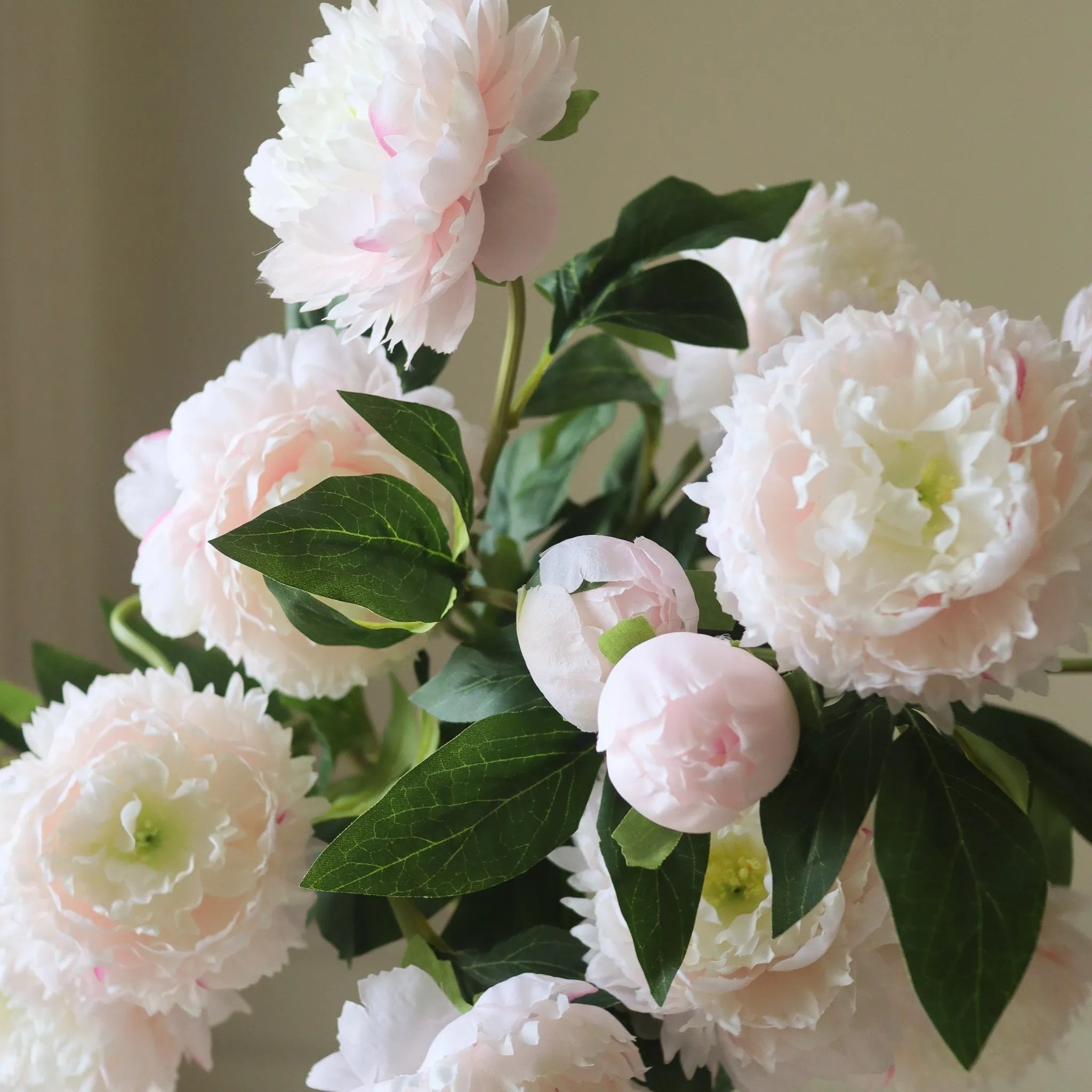 Light Pink II Peony Bouquet met vaas — kunstbloemen bundel van Botane, detailfoto 2