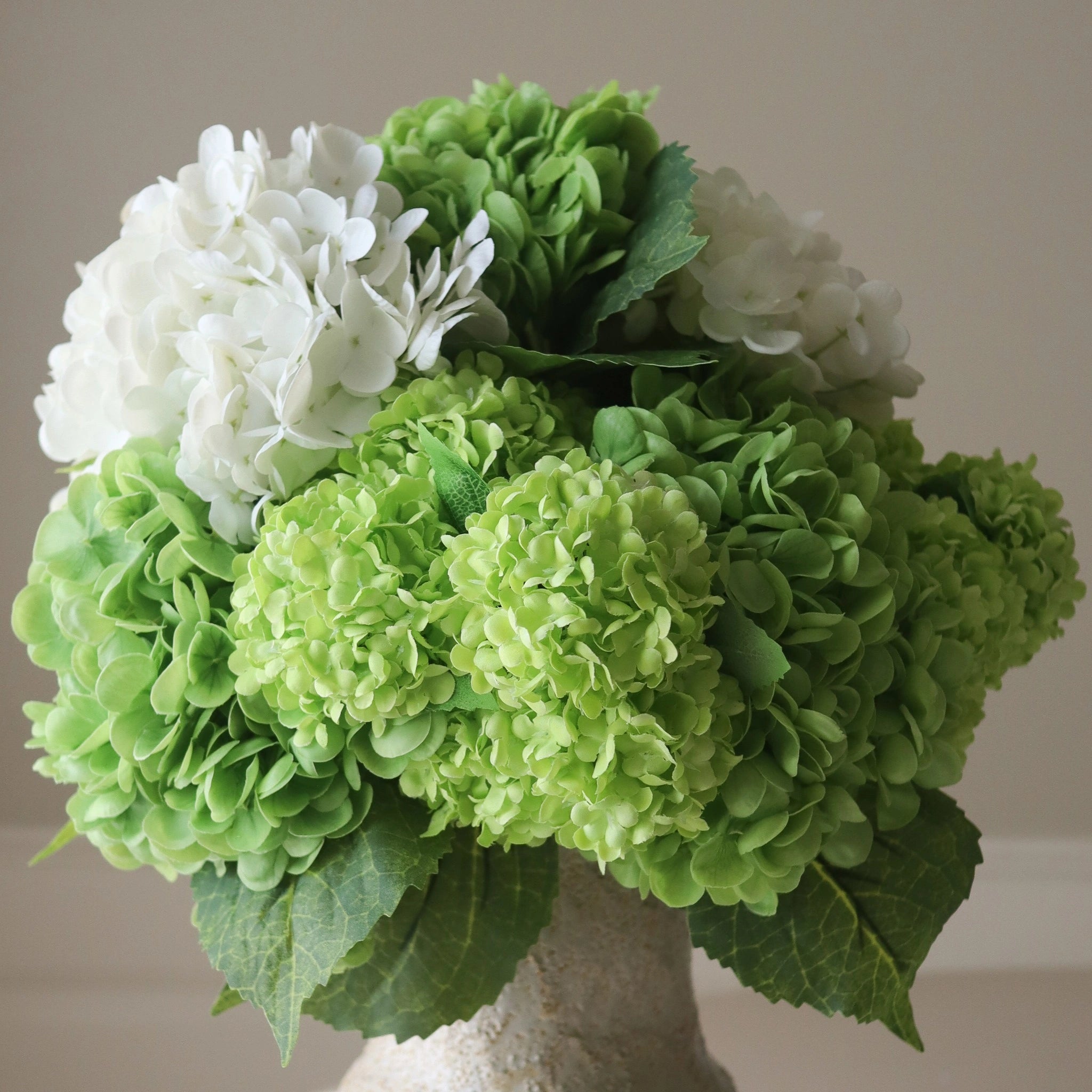 Shades of Green — kunstbloemen boeket van Botane, detailfoto 2