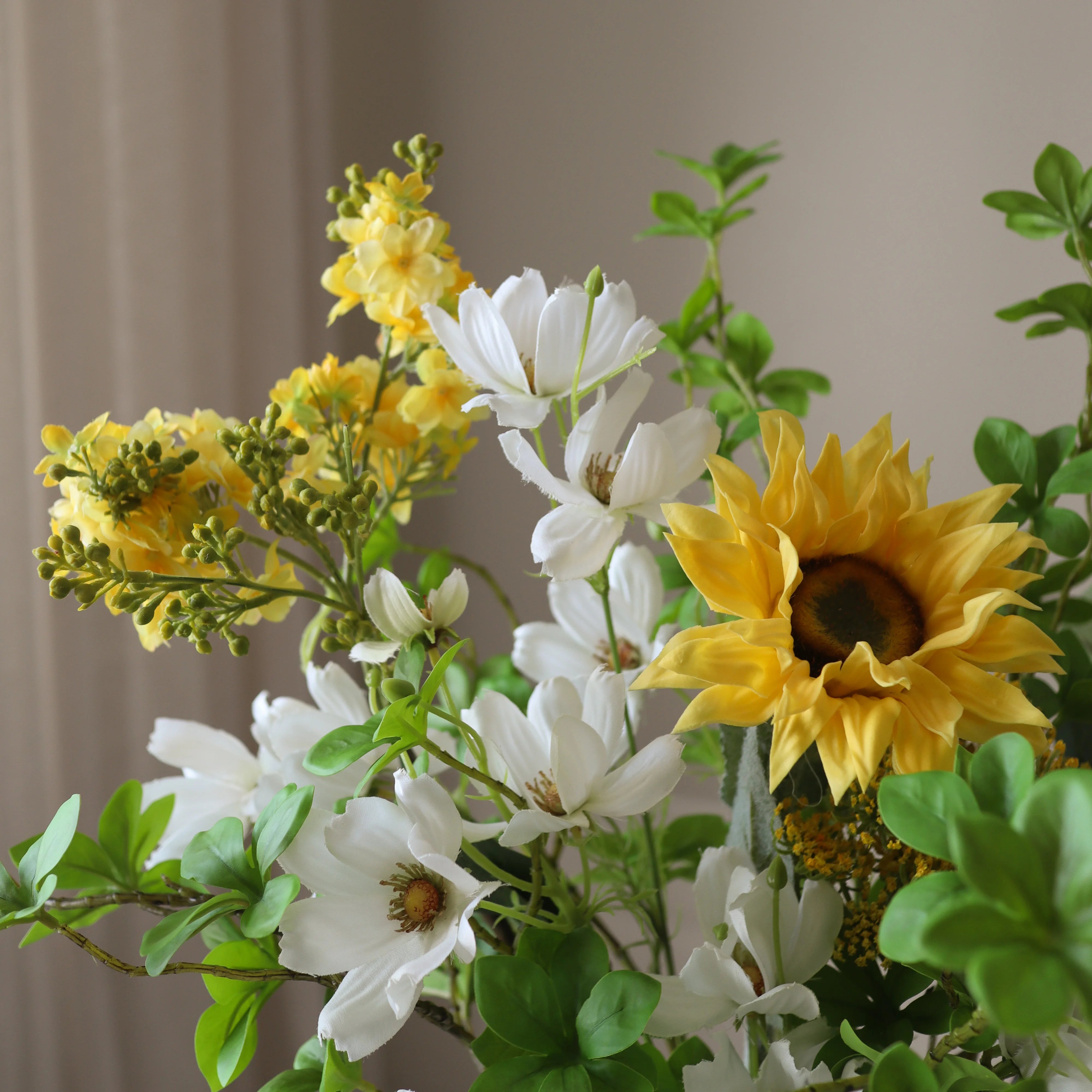 Golden Sun — kunstbloemen boeket van Botane, detailfoto 2