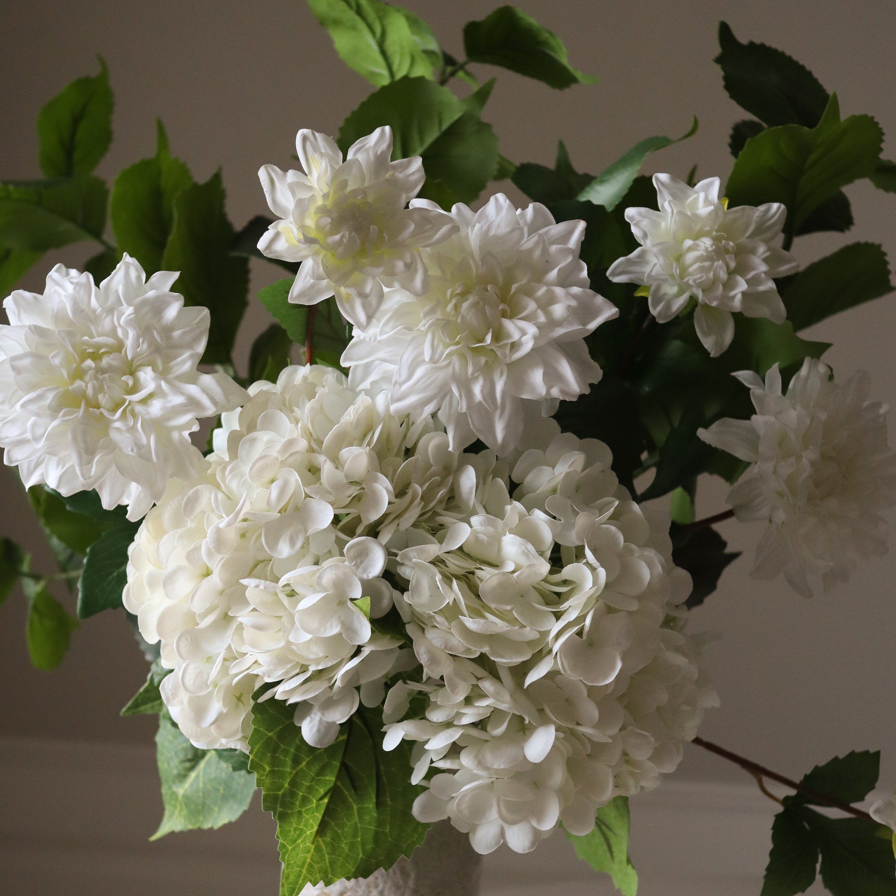 Soft Serve — kunstbloemen boeket van Botane, detailfoto 2