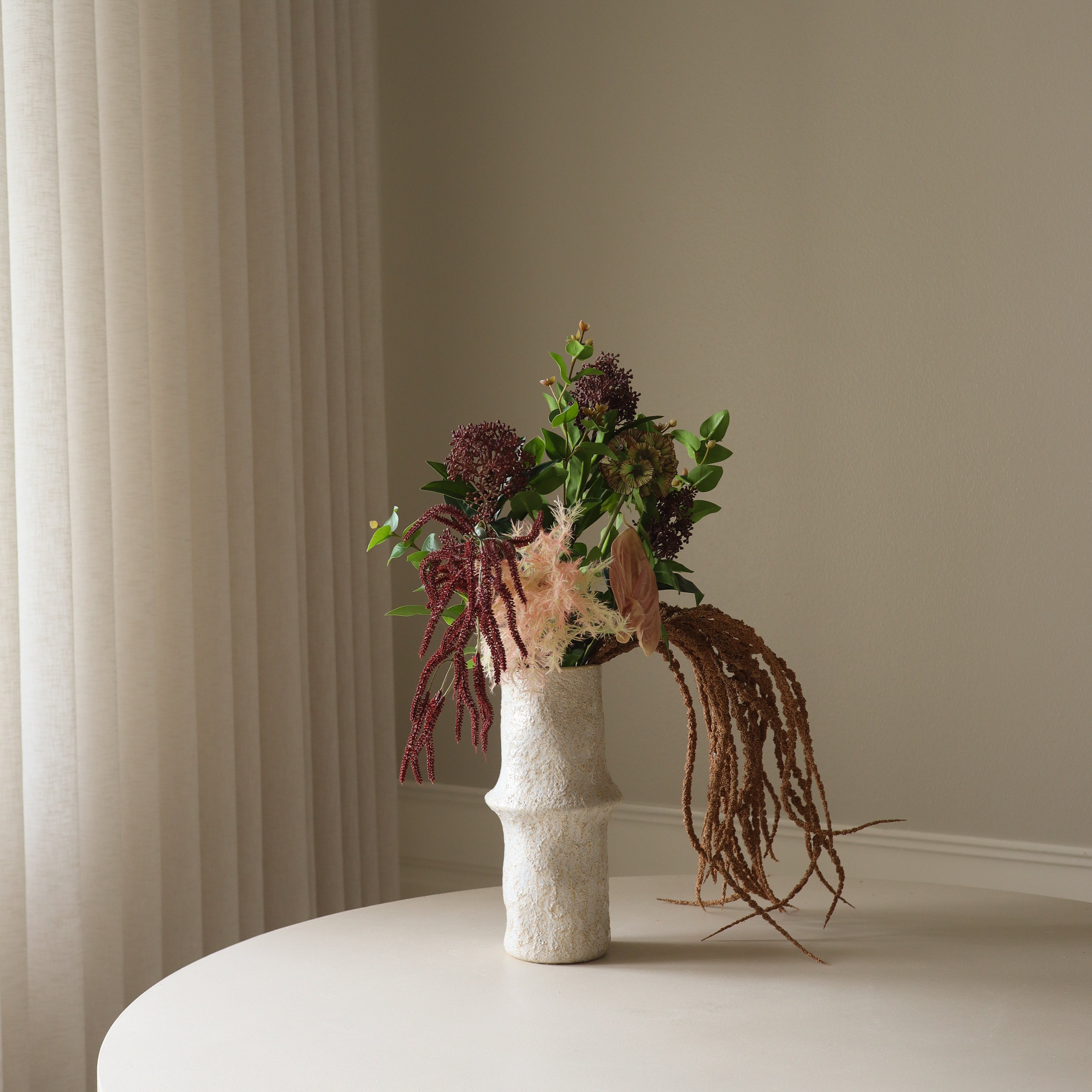 Scarlet Letter — kunstbloemen boeket van Botane, detailfoto 3