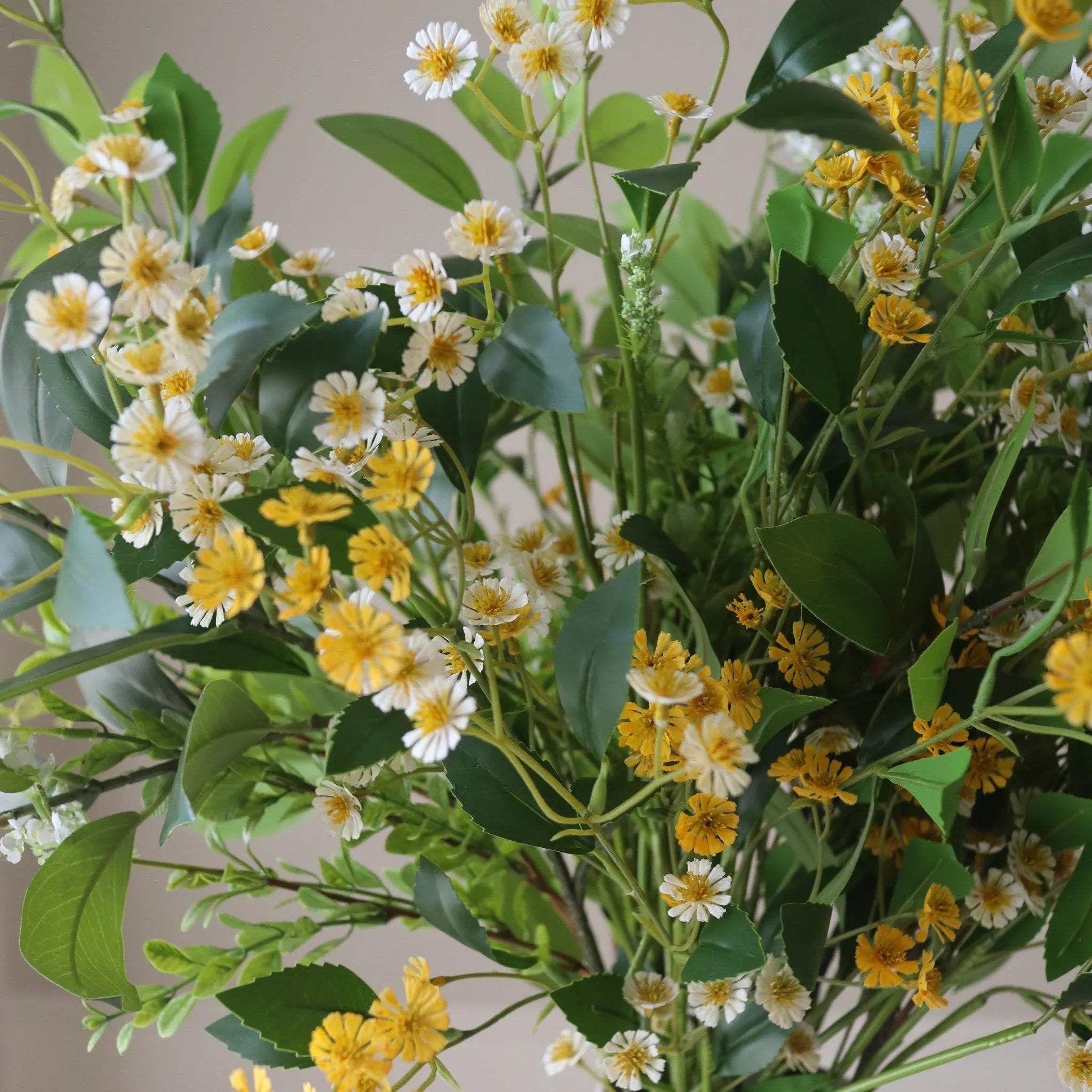 Daisy Field — kunstbloemen boeket van Botane, detailfoto 2