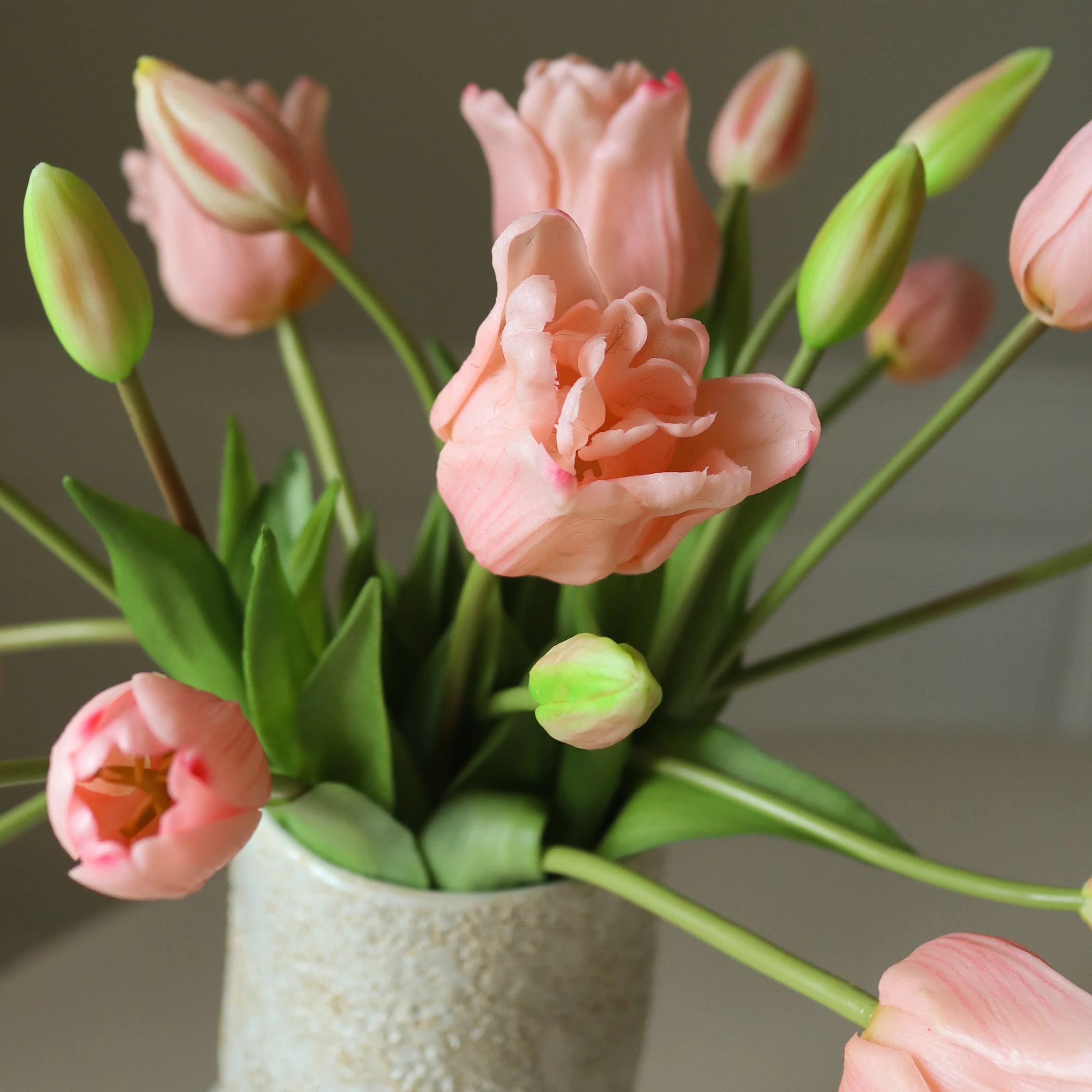 Pink Tulip Bouquet Mixed met vaas — kunstbloemen bundel van Botane, detailfoto 2