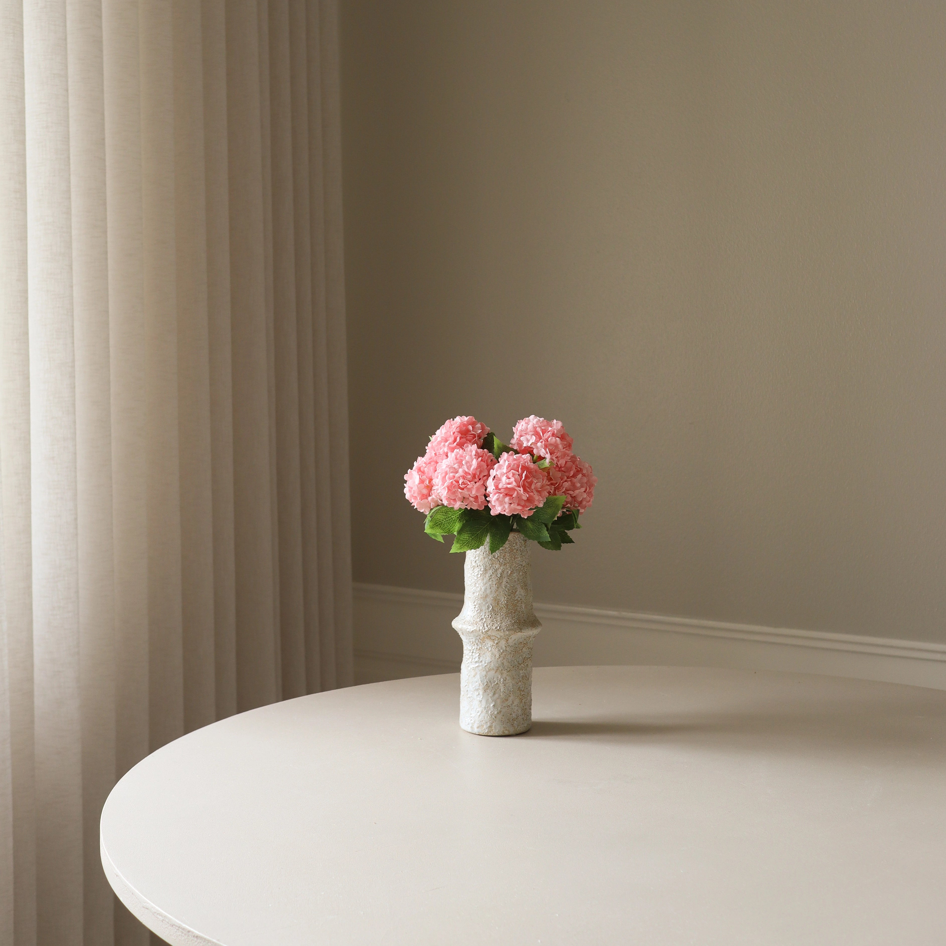 Pink Mini Snowball Hydrangea Bouquet — kunstbloemen boeket van Botane