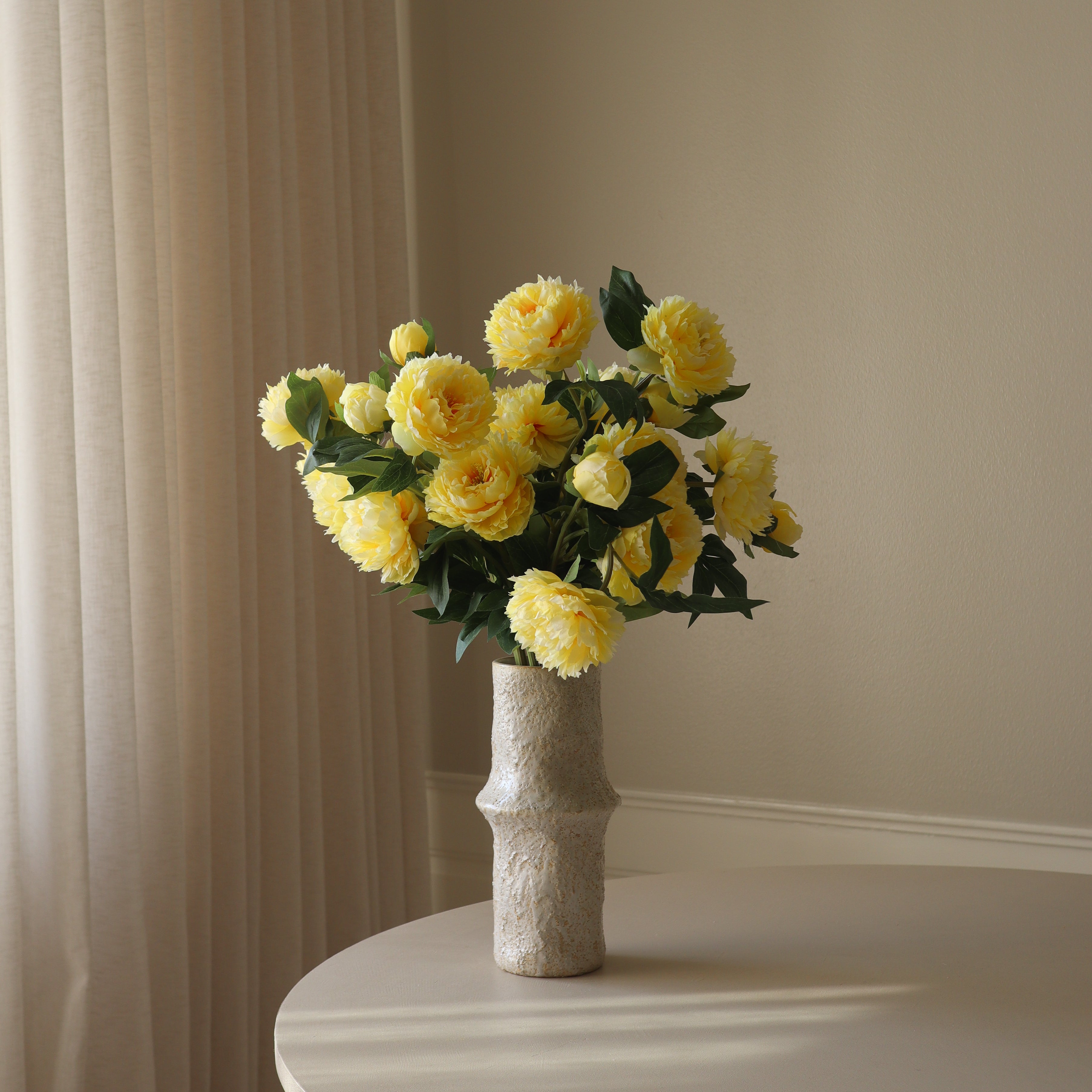 Yellow Peony Bouquet — kunstbloemen boeket van Botane, detailfoto 3