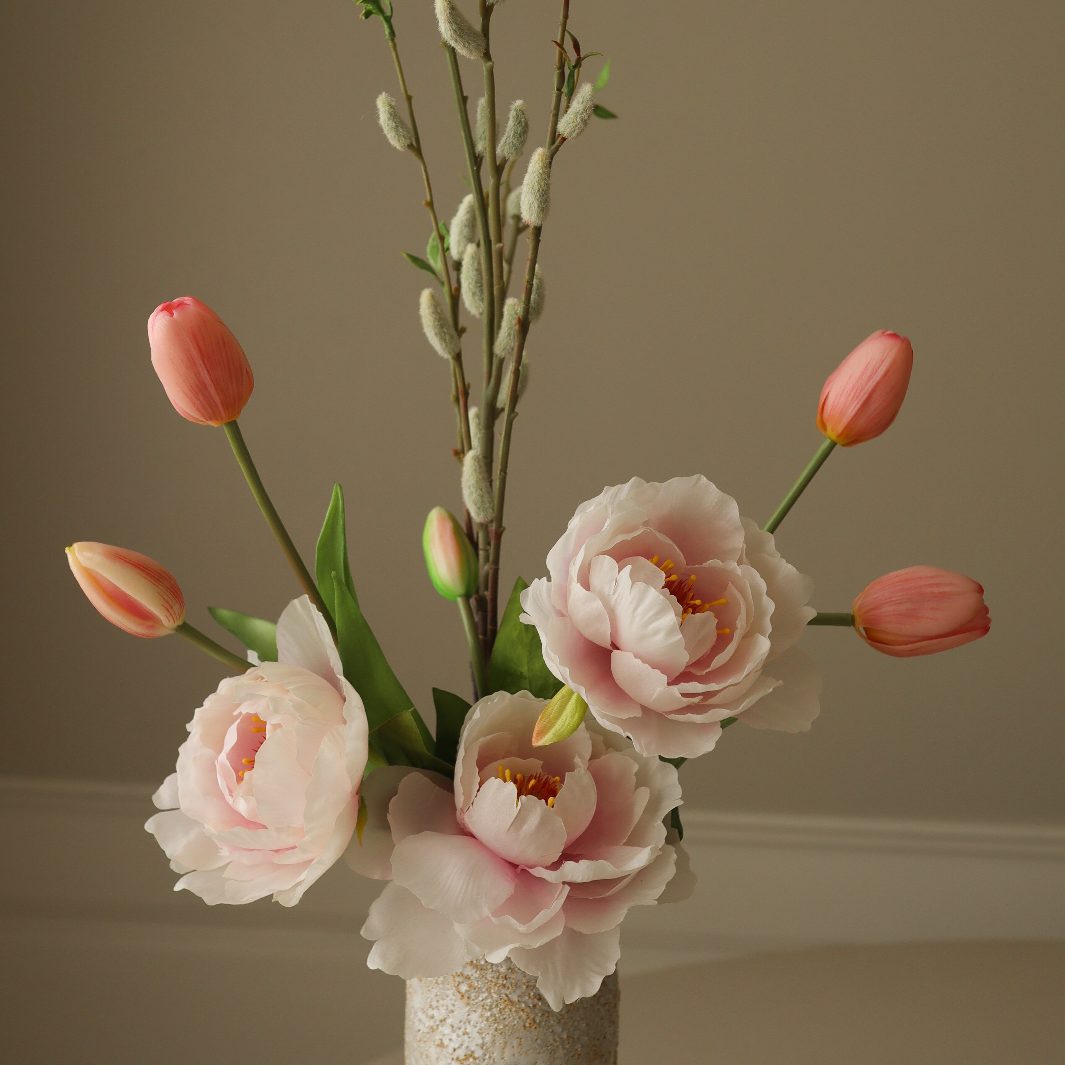 Pale Bloom met vaas