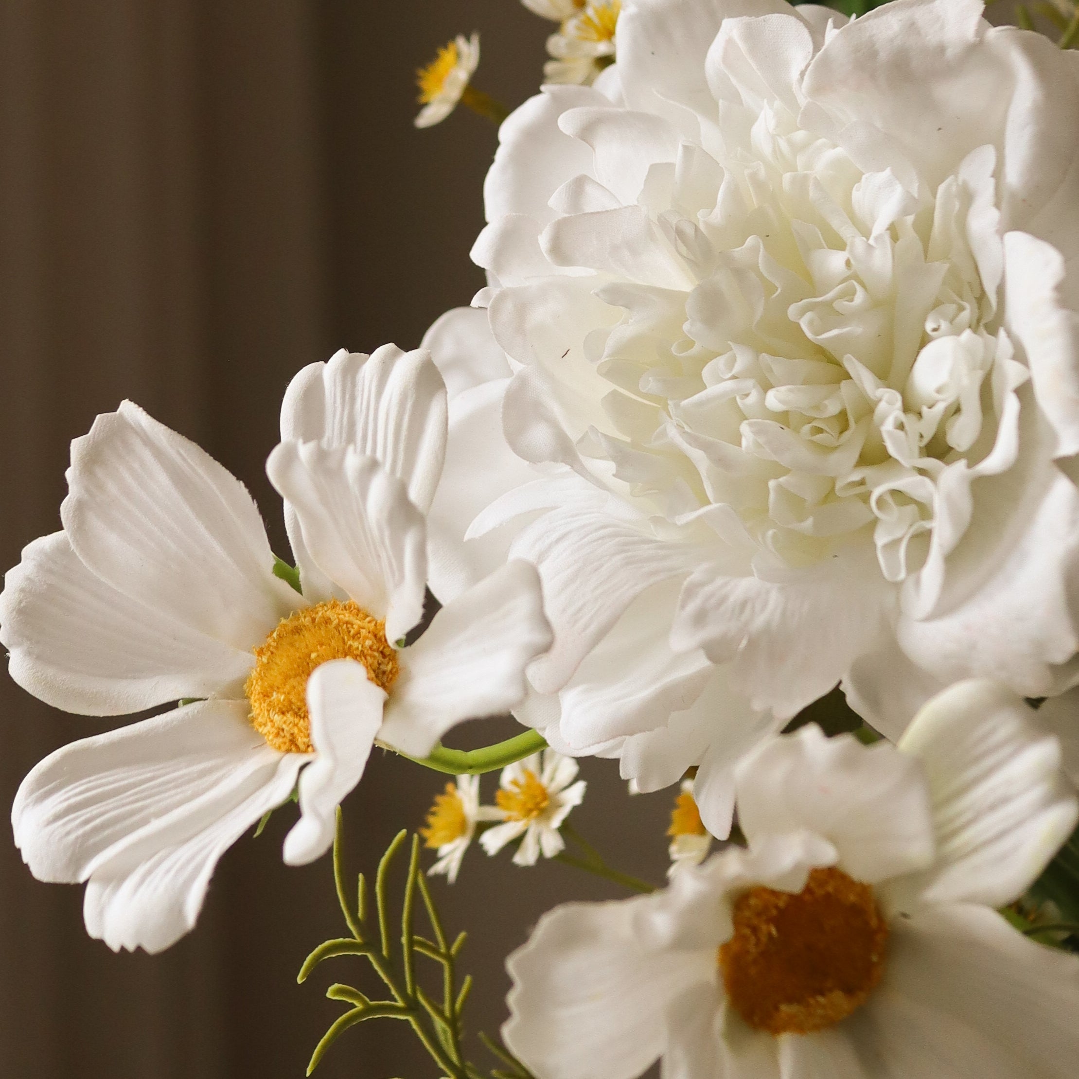 Spring Meadow — kunstbloemen boeket van Botane, detailfoto 2