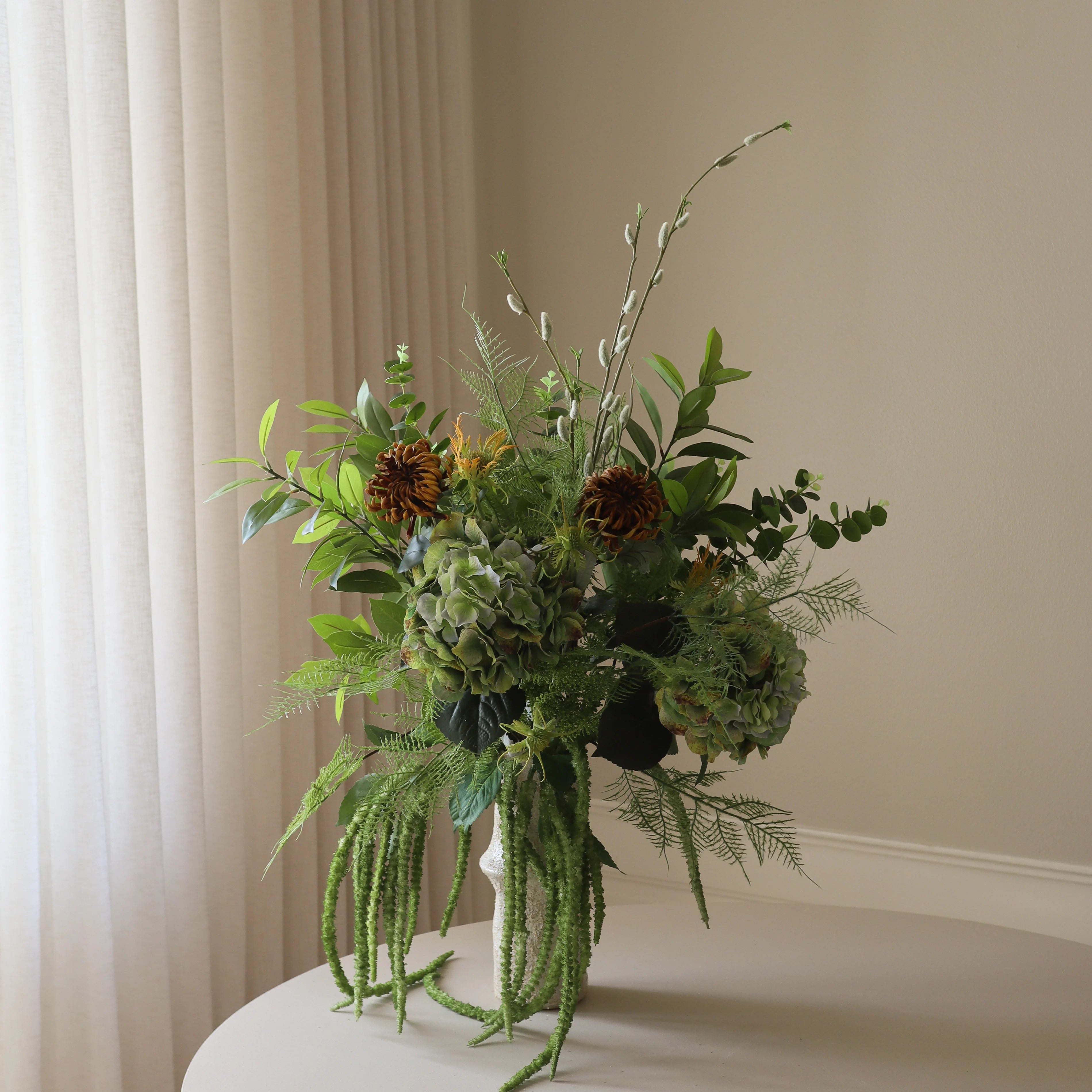 Forest Embrace met vaas — kunstbloemen bundel van Botane