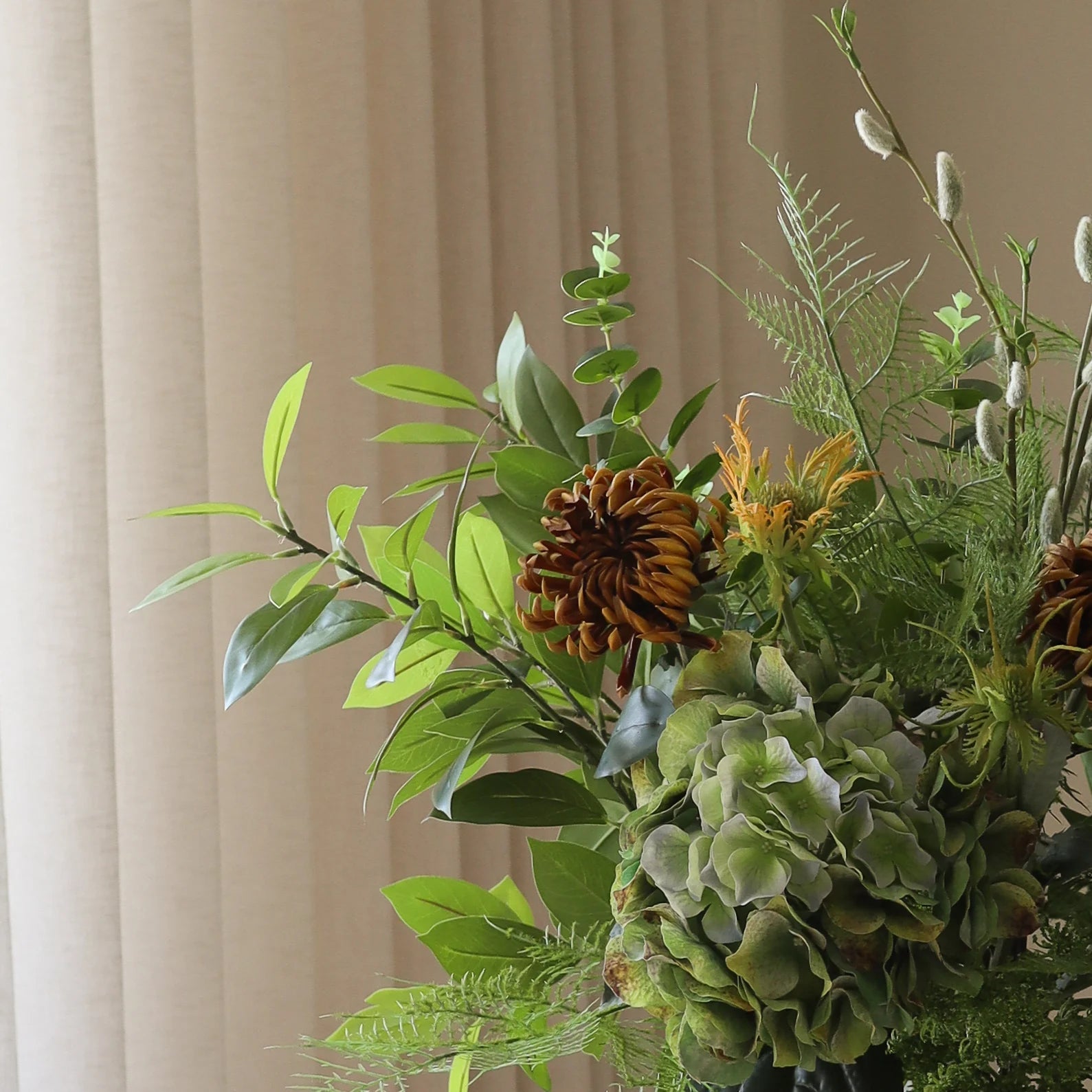 Forest Embrace — kunstbloemen boeket van Botane, detailfoto 2