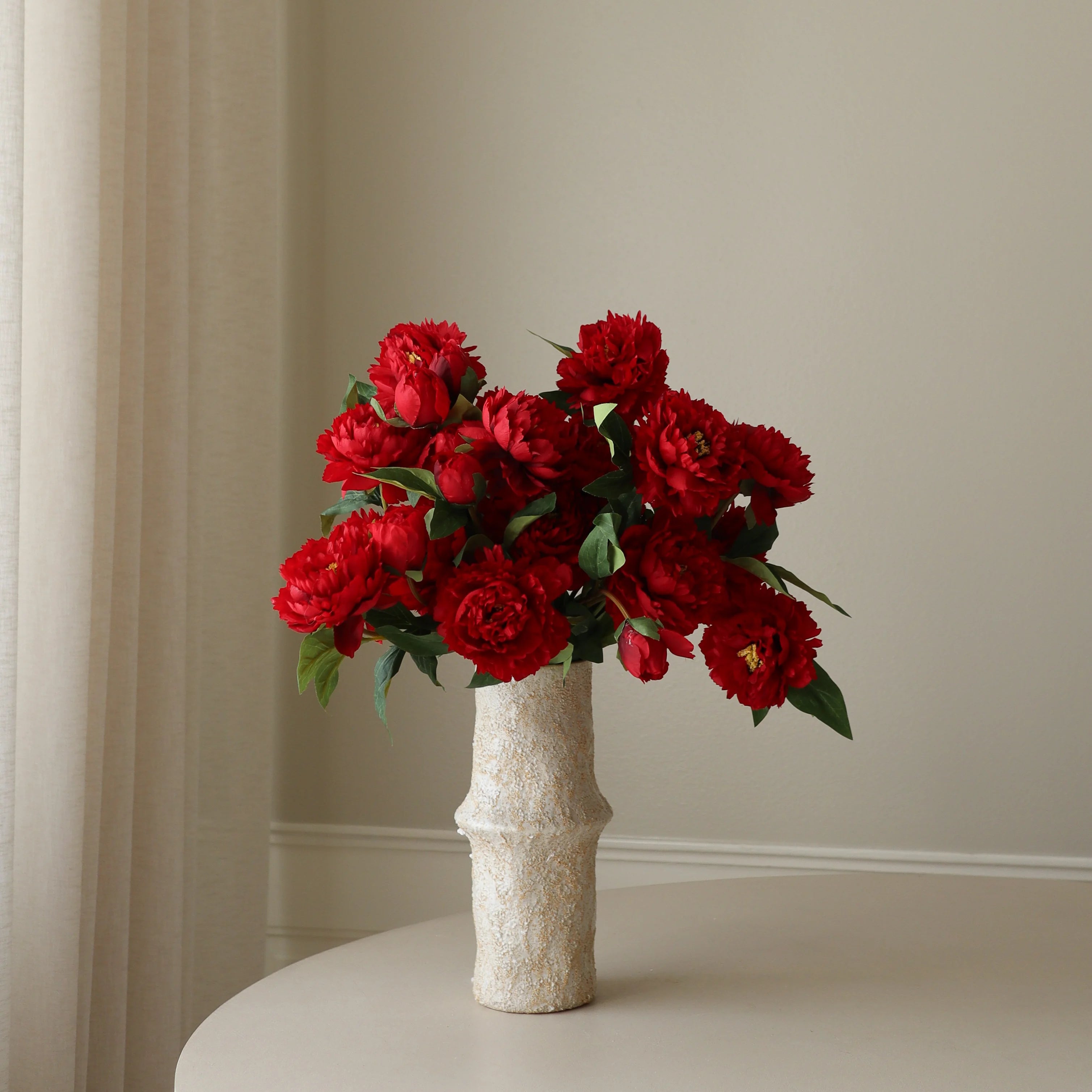 Dark Red Peony Bouquet — kunstbloemen boeket van Botane
