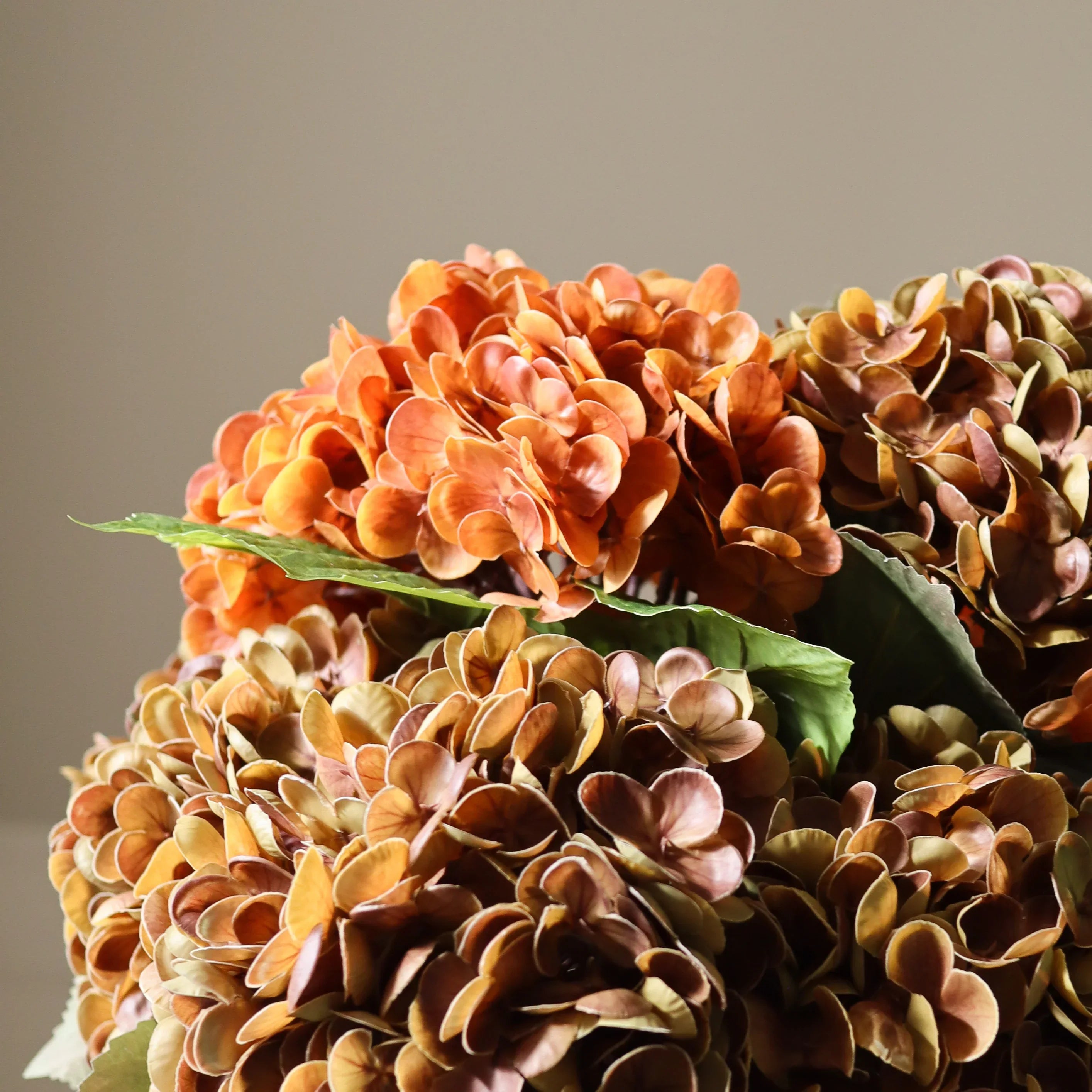 Bronze Petal — kunstbloemen boeket van Botane, detailfoto 2