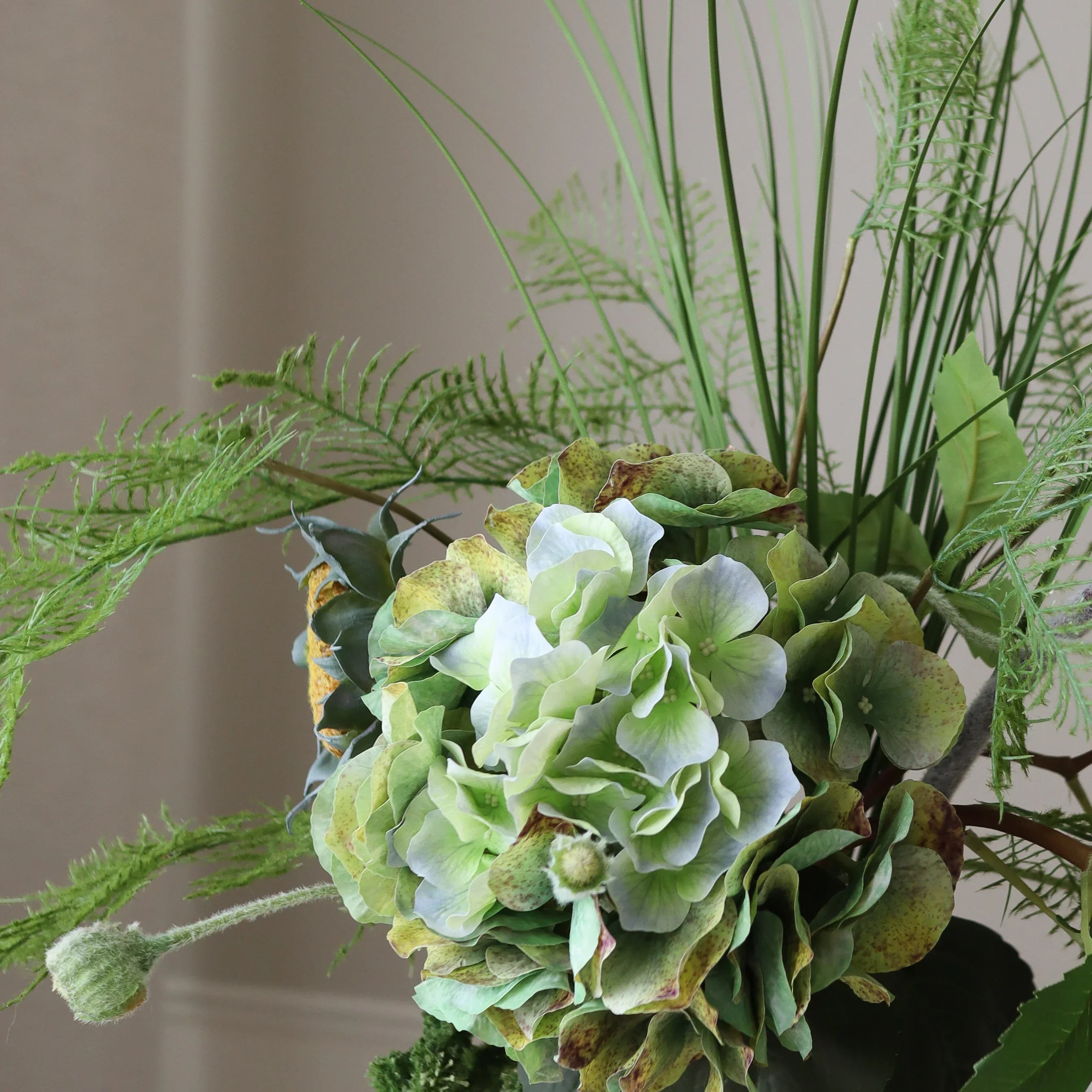 Green Muse — kunstbloemen boeket van Botane, detailfoto 2