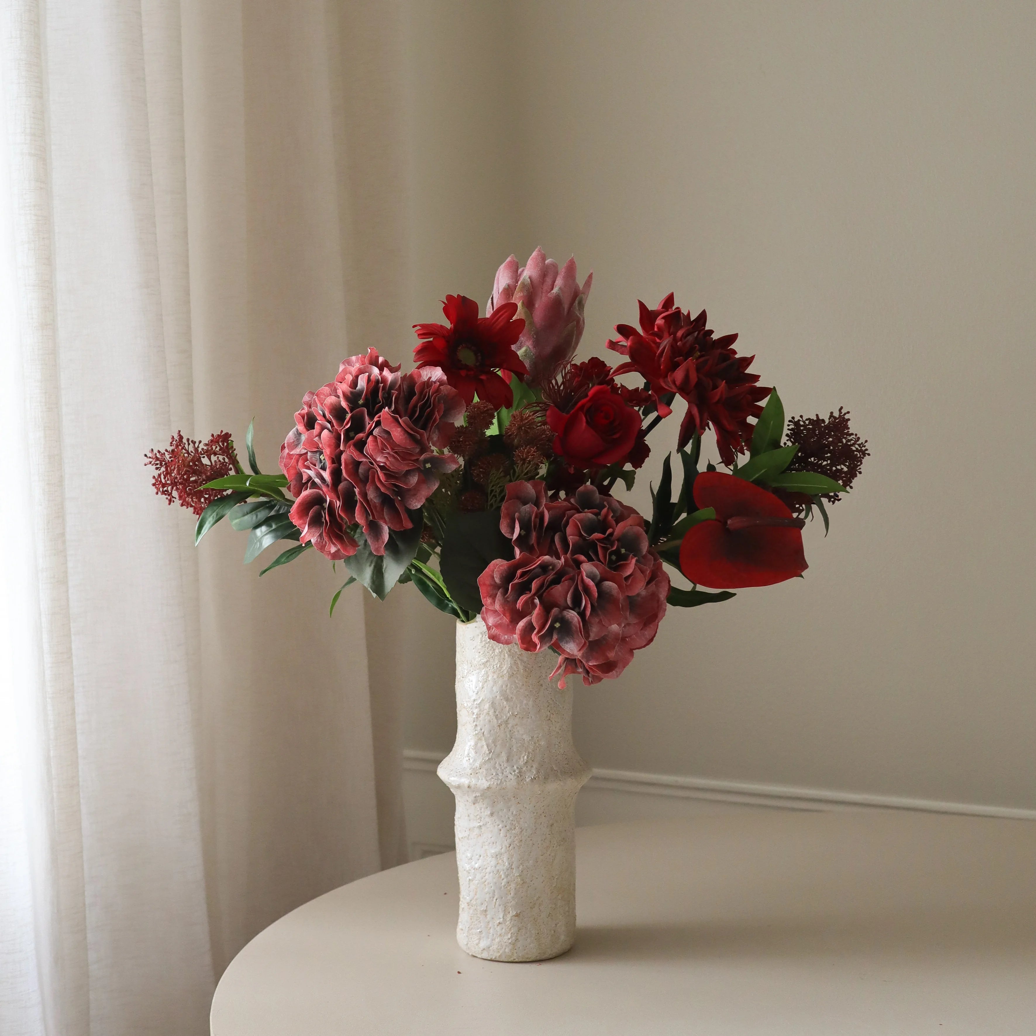 Quiet Abundance — kunstbloemen boeket van Botane