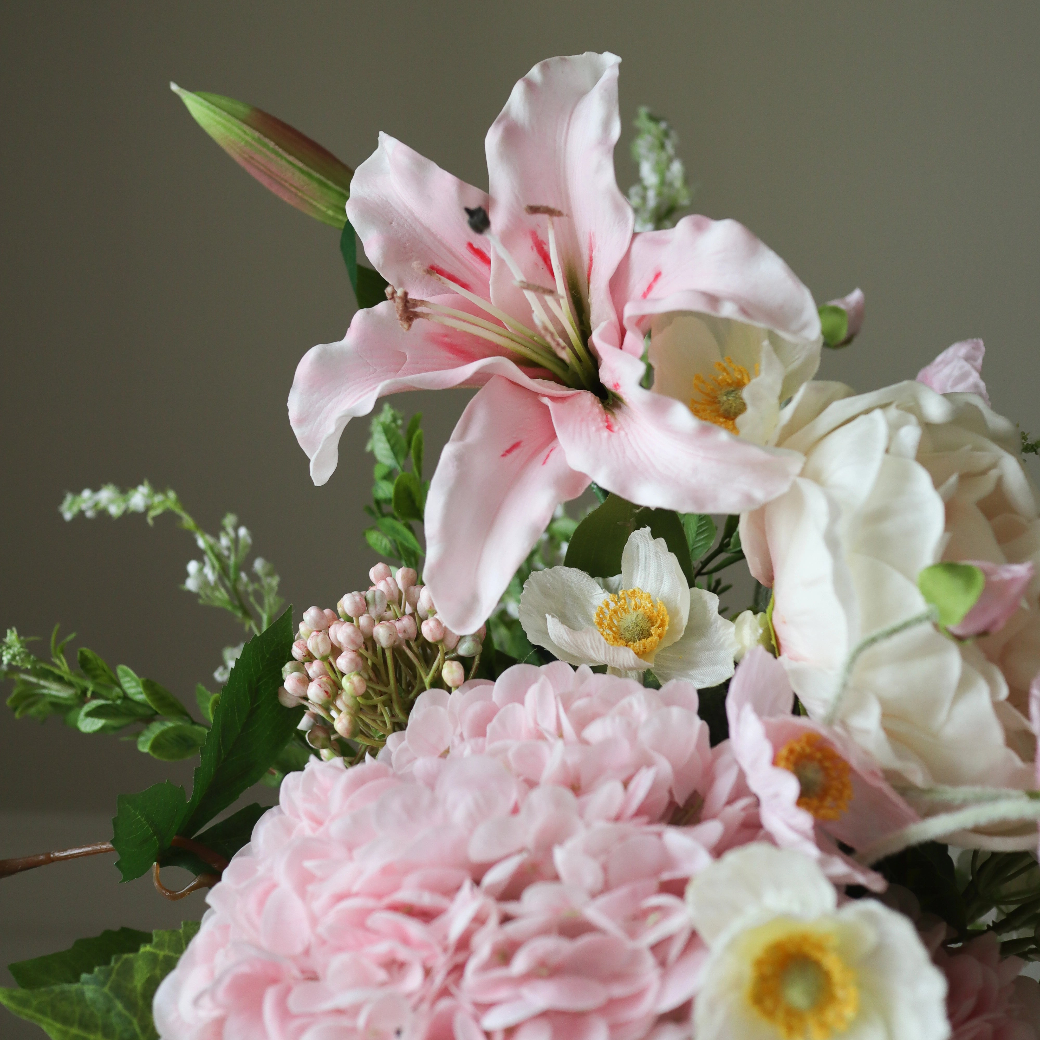 Milkshake — kunstbloemen boeket van Botane, detailfoto 3