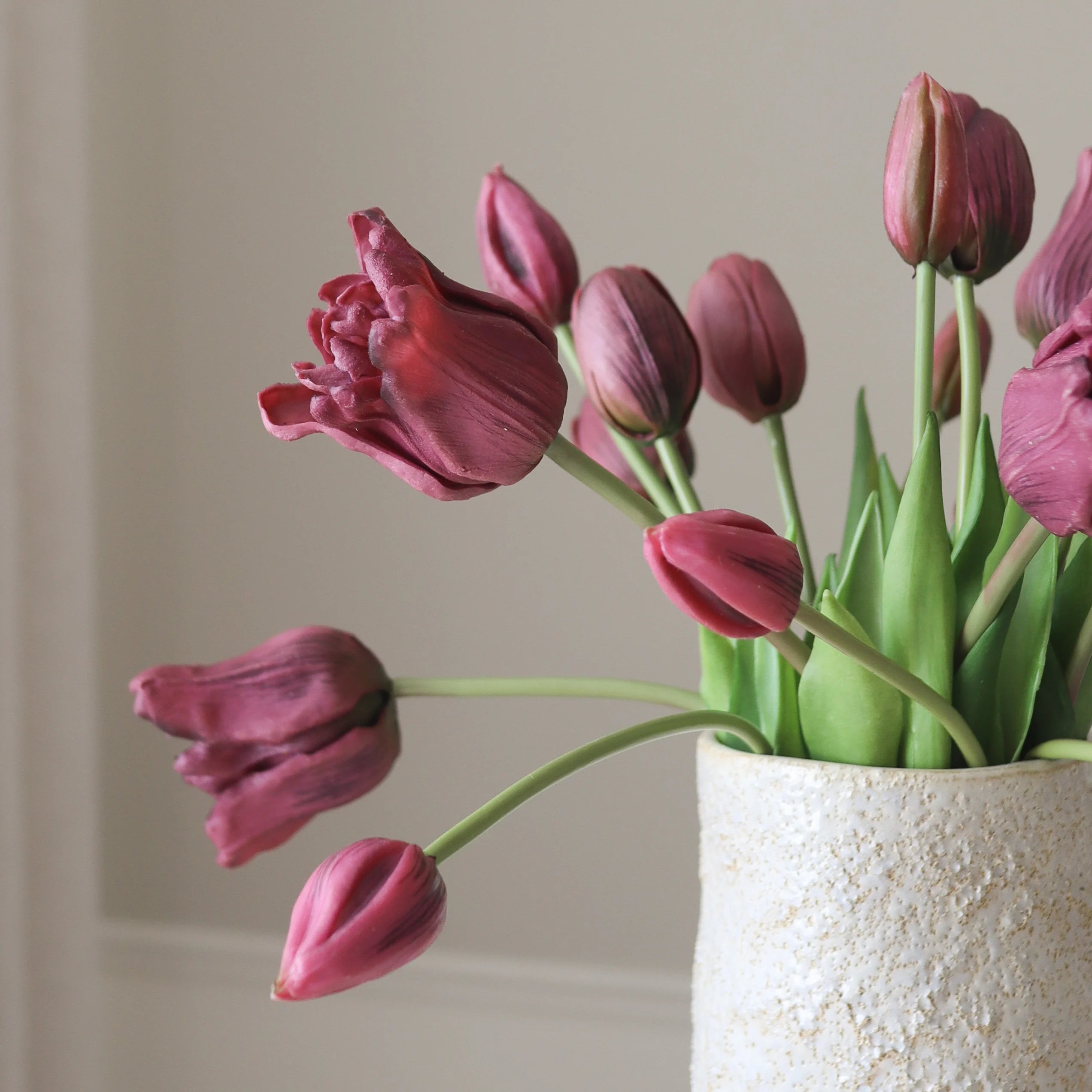 Purple Tulip Bouquet Mixed — kunstbloemen boeket van Botane, detailfoto 3