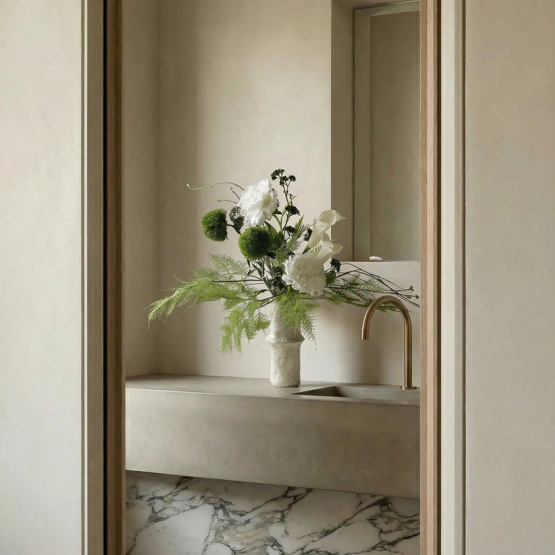 Botanical Whisper — kunstbloemen boeket van Botane, detailfoto 4