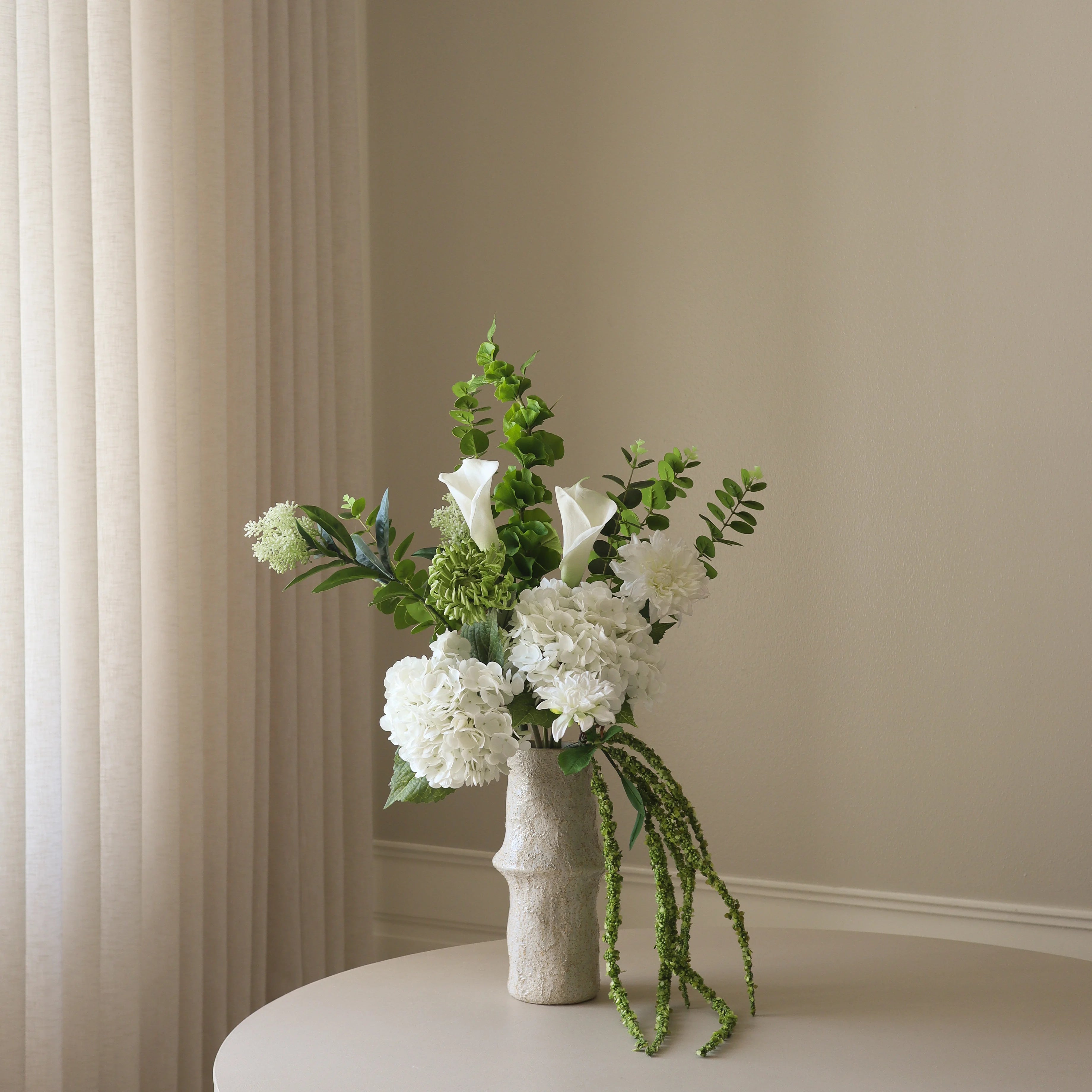 Cool Grass met vaas — kunstbloemen bundel van Botane